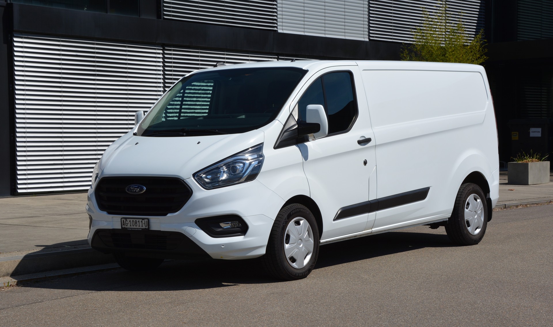 FORD Transit Custom Van 300 L2H1 Trend A-image-6