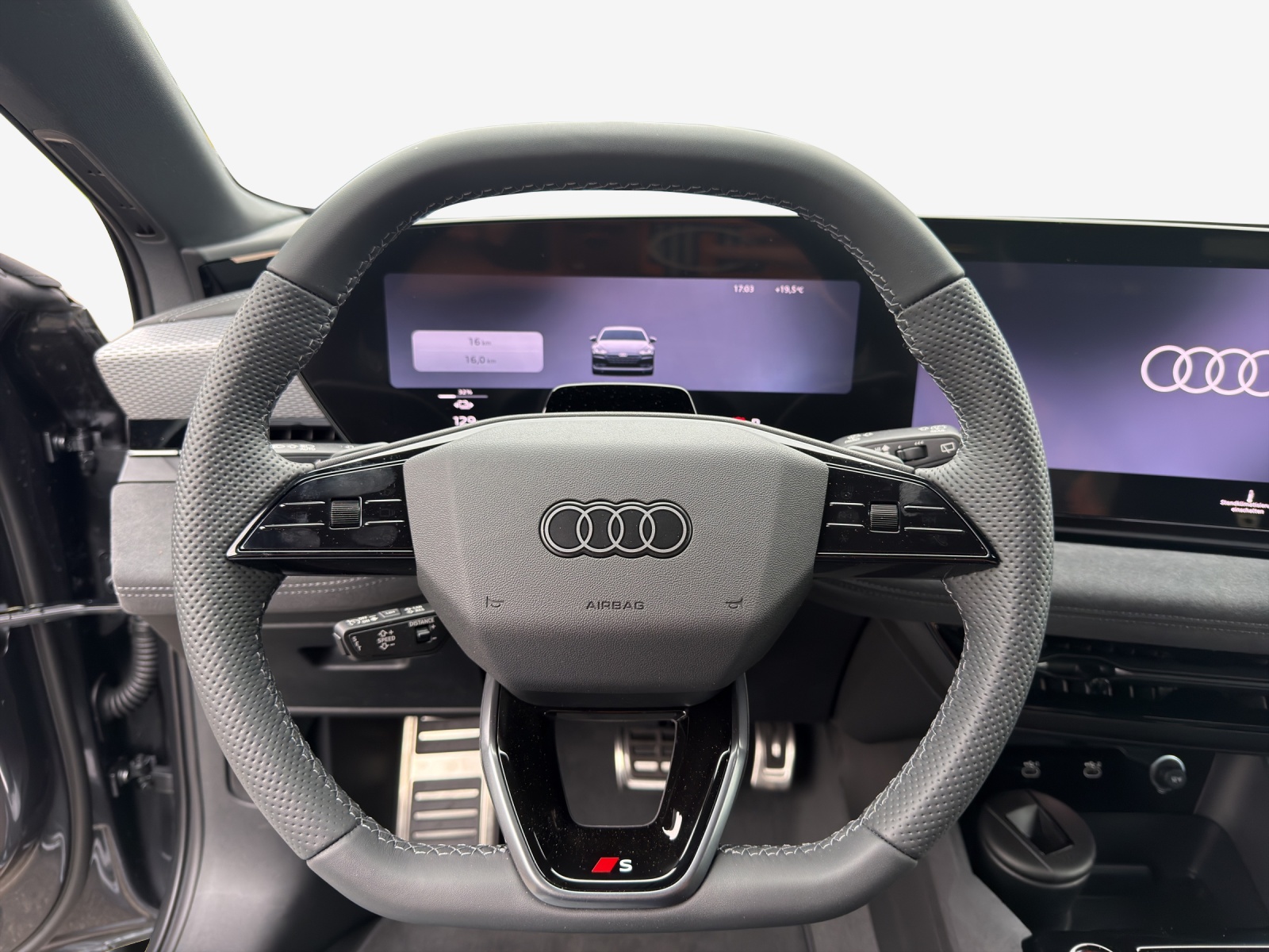 AUDI A6 Avant e-tron quattro-image-9