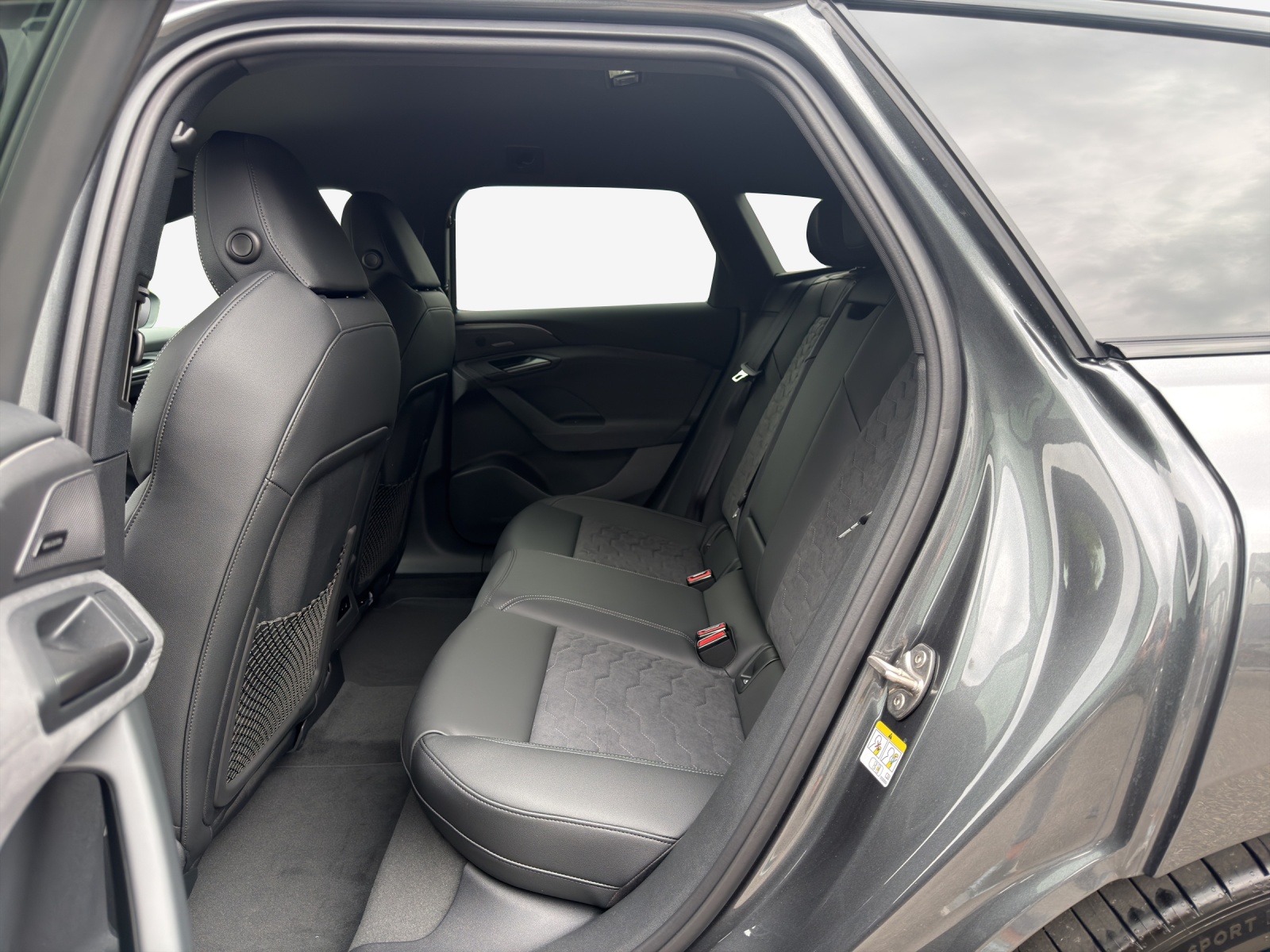 AUDI A6 Avant e-tron quattro-image-11