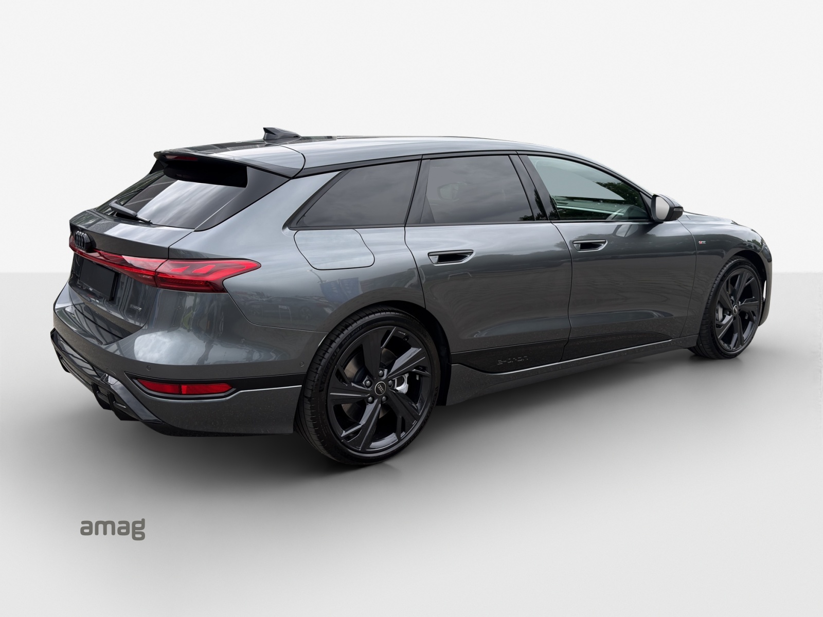 AUDI A6 Avant e-tron quattro-image-4