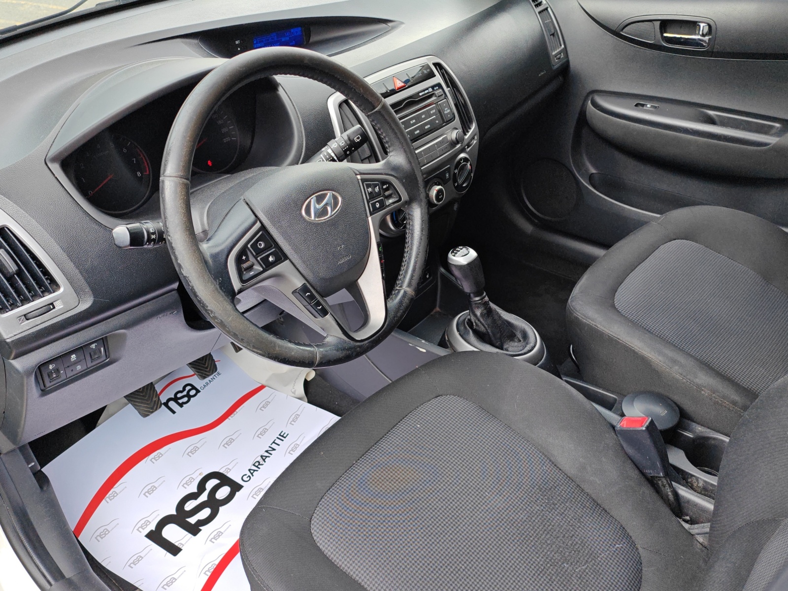 HYUNDAI i20 1.4 Style [Expertise du jour + Garantie 12 mois + Service & Immat. Offerts]-image-12