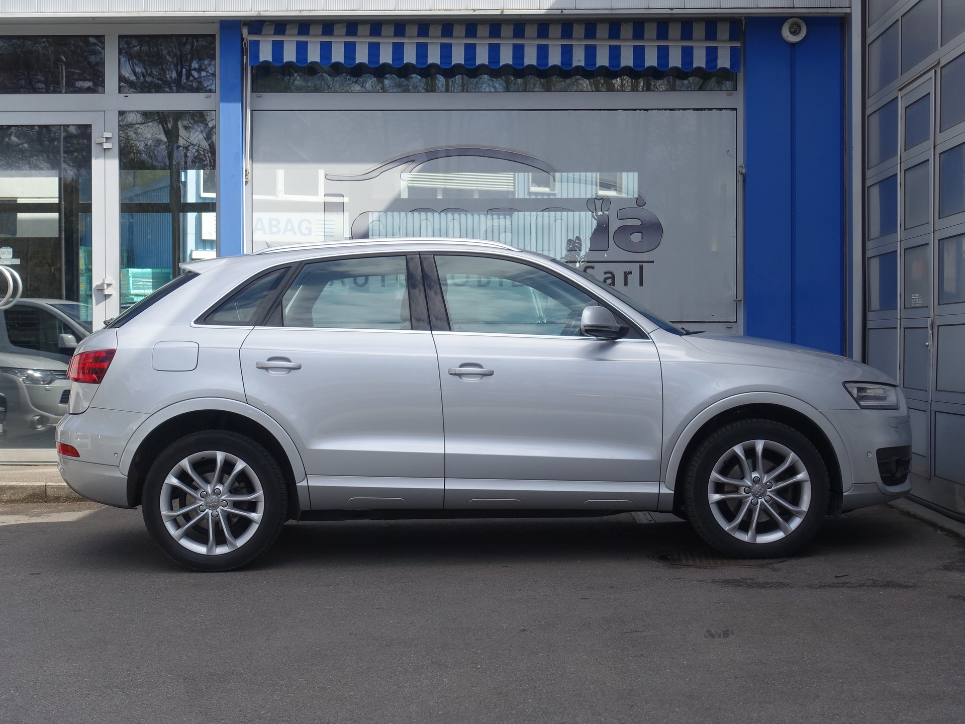 AUDI Q3 2.0 TFSI quattro S-tronic-image-7