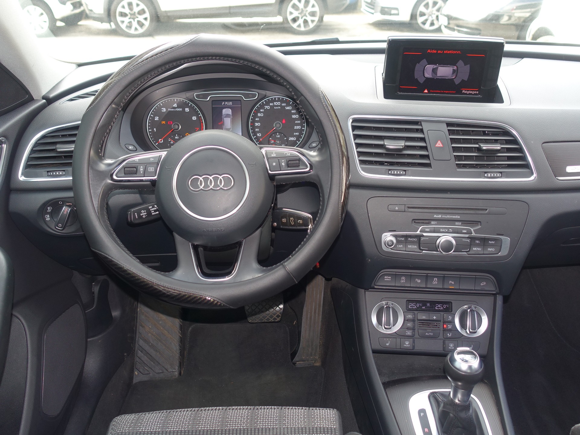AUDI Q3 2.0 TFSI quattro S-tronic-image-12