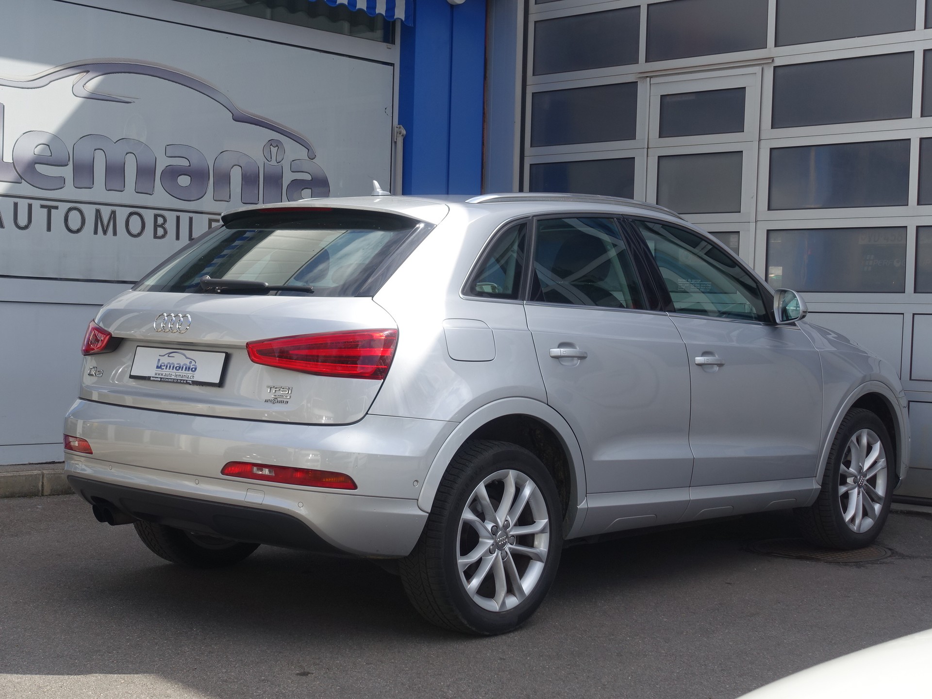 AUDI Q3 2.0 TFSI quattro S-tronic-image-3