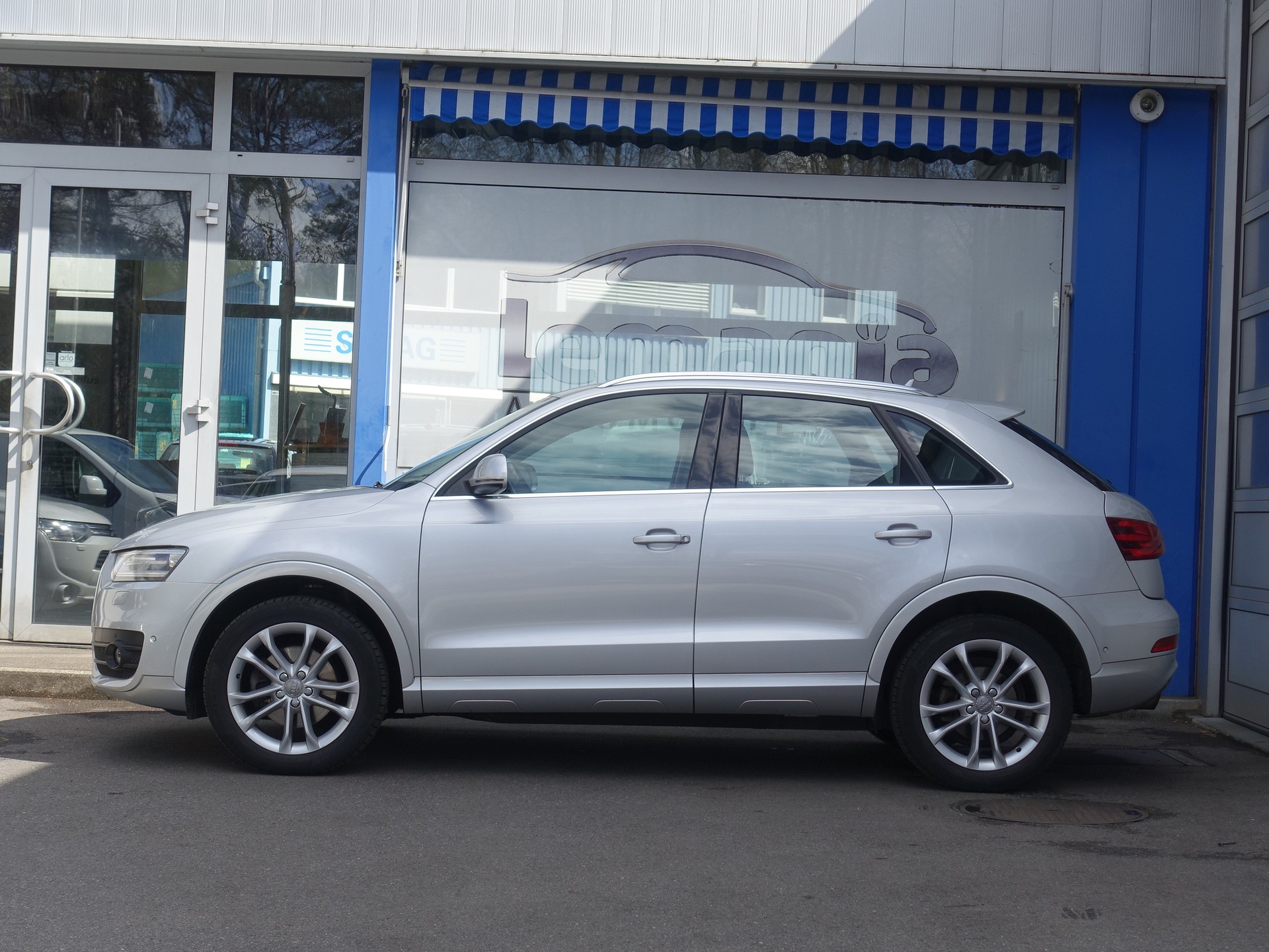 AUDI Q3 2.0 TFSI quattro S-tronic-image-6