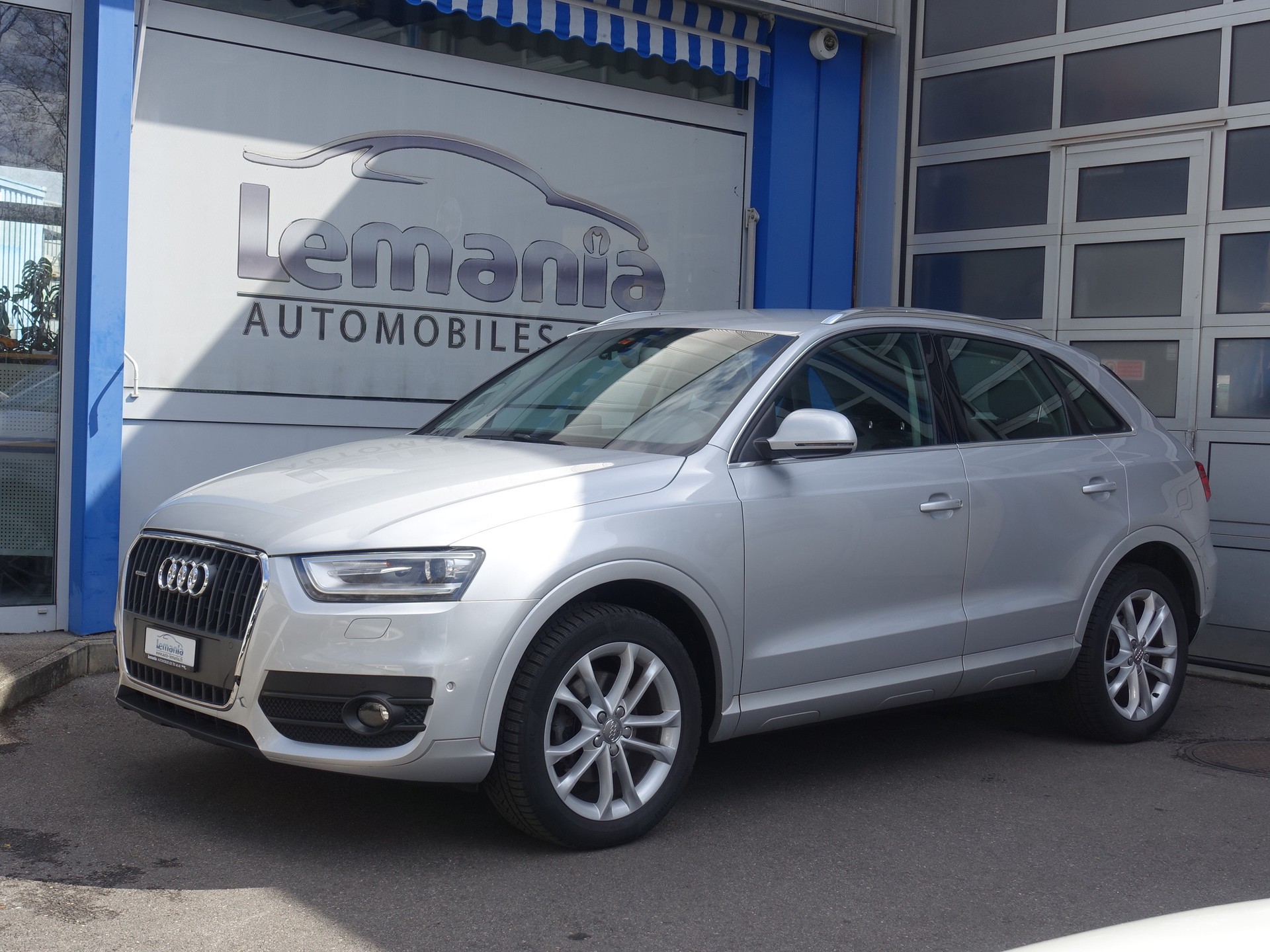 AUDI Q3 2.0 TFSI quattro S-tronic-image-1