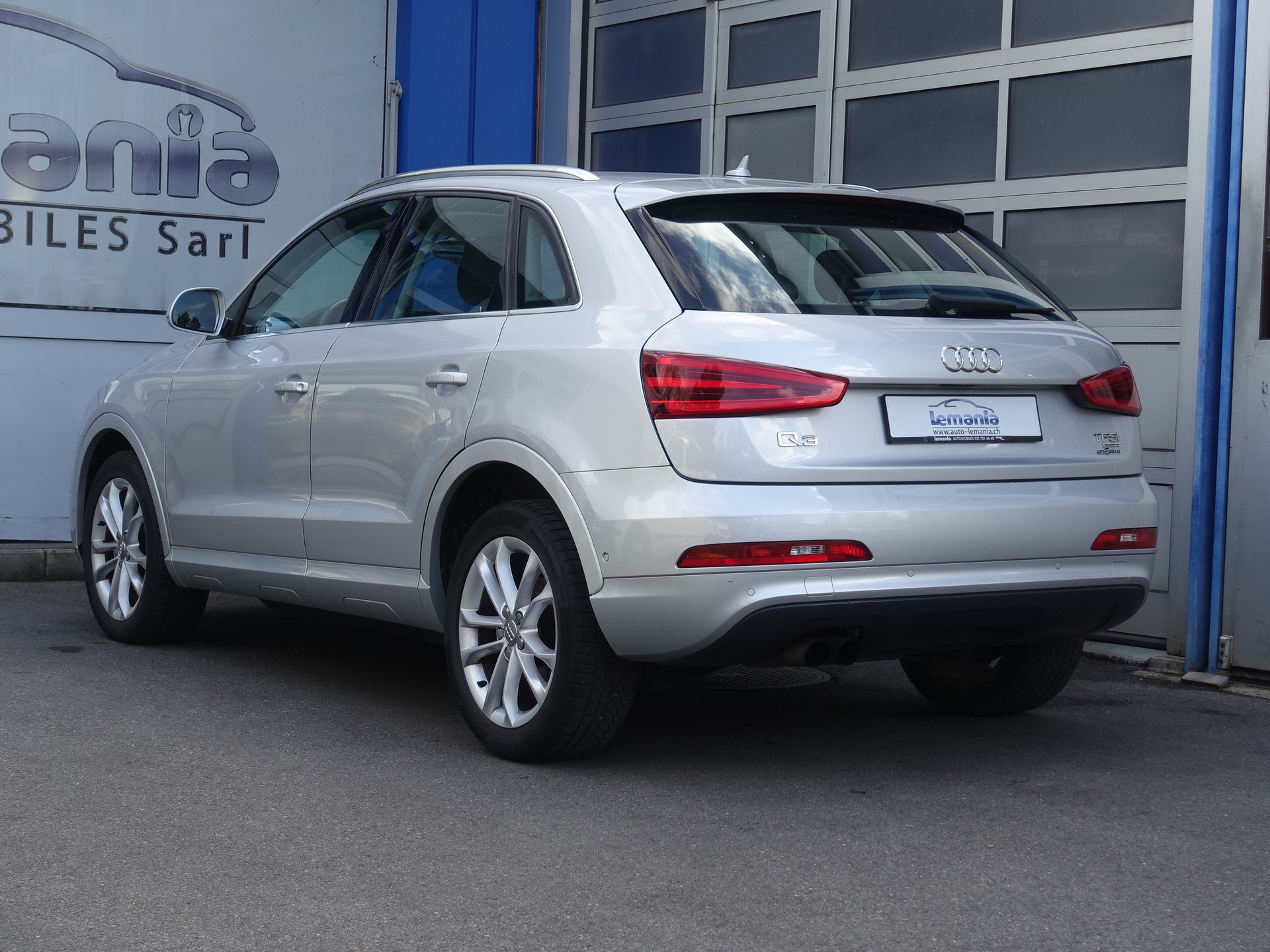 AUDI Q3 2.0 TFSI quattro S-tronic-image-4