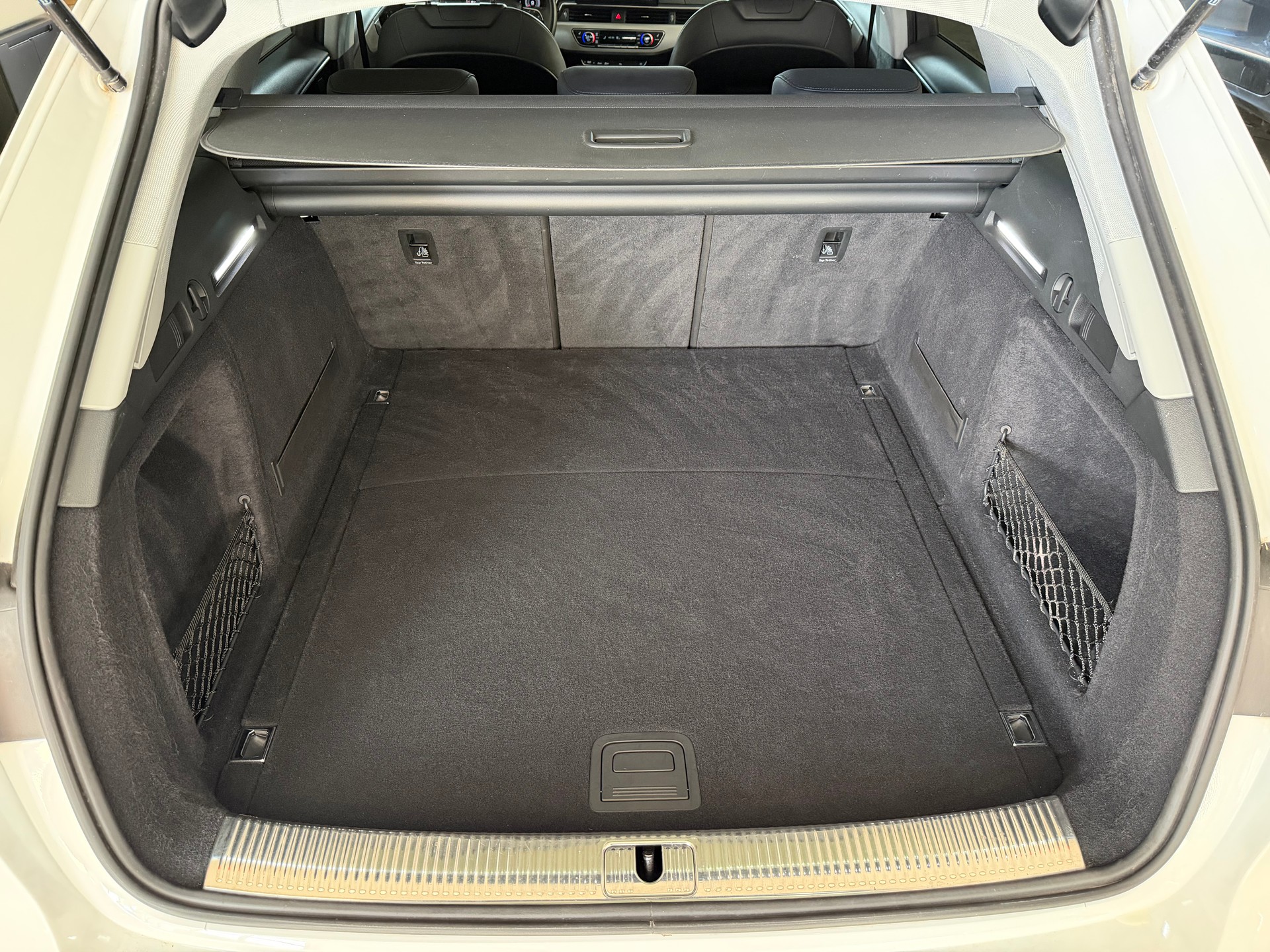 AUDI A4 Avant 40 TDI Attraction quattro S-tronic-image-26