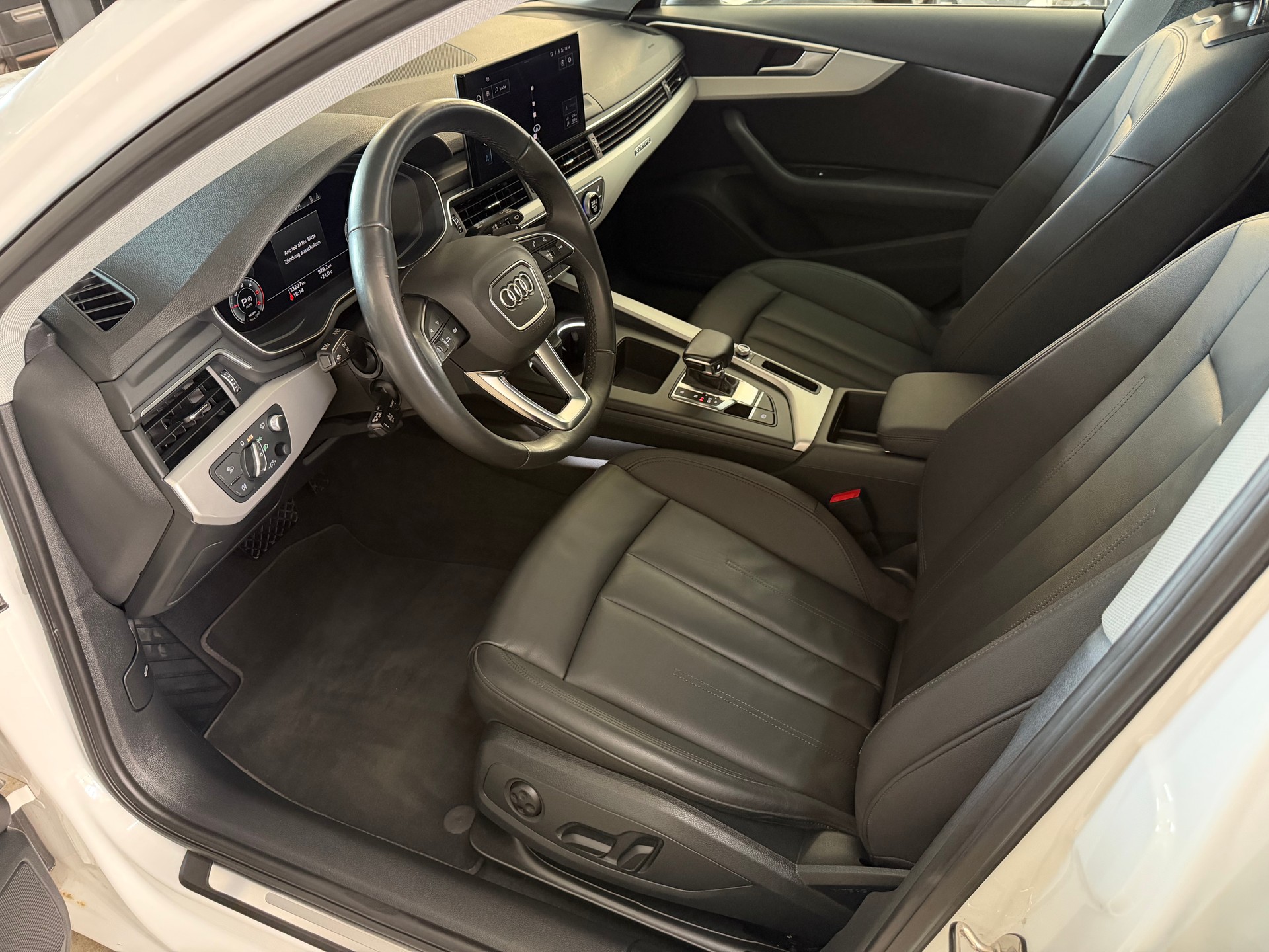 AUDI A4 Avant 40 TDI Attraction quattro S-tronic-image-9