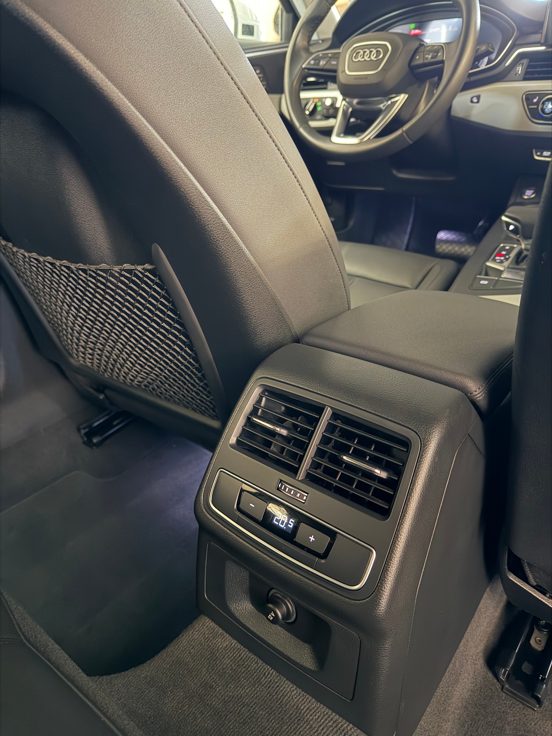 AUDI A4 Avant 40 TDI Attraction quattro S-tronic-image-18