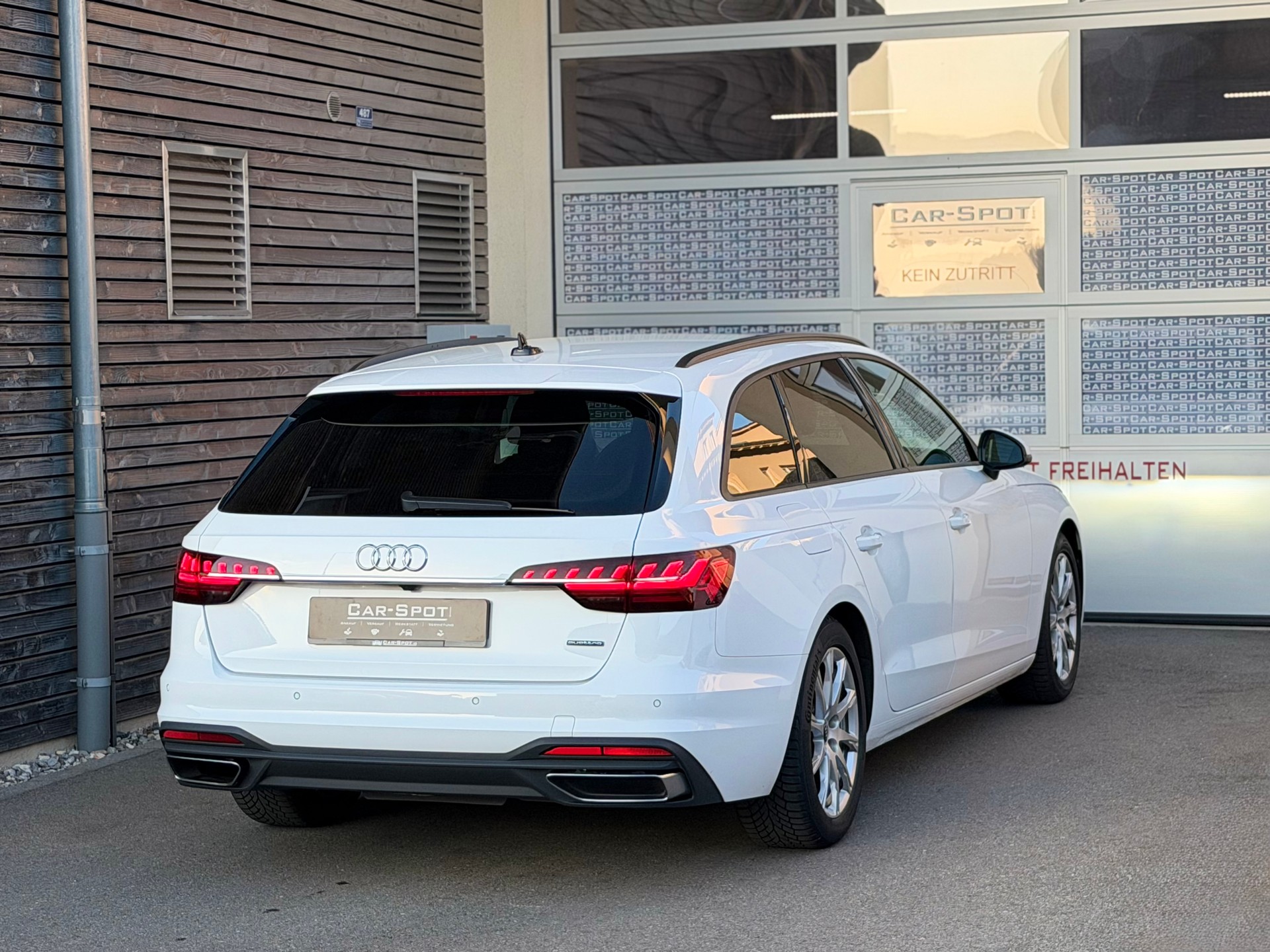 AUDI A4 Avant 40 TDI Attraction quattro S-tronic-showroom-element-3