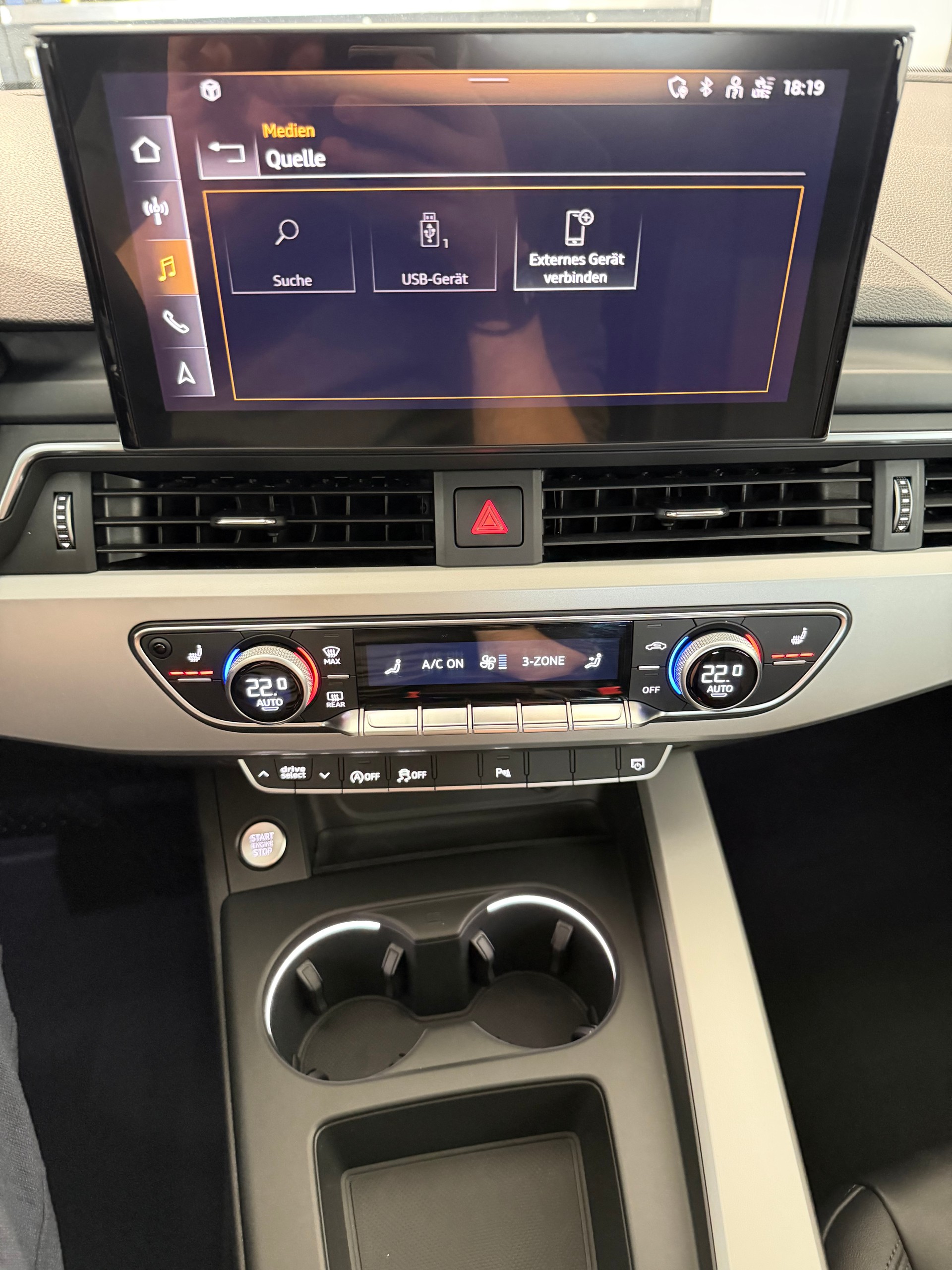 AUDI A4 Avant 40 TDI Attraction quattro S-tronic-image-17