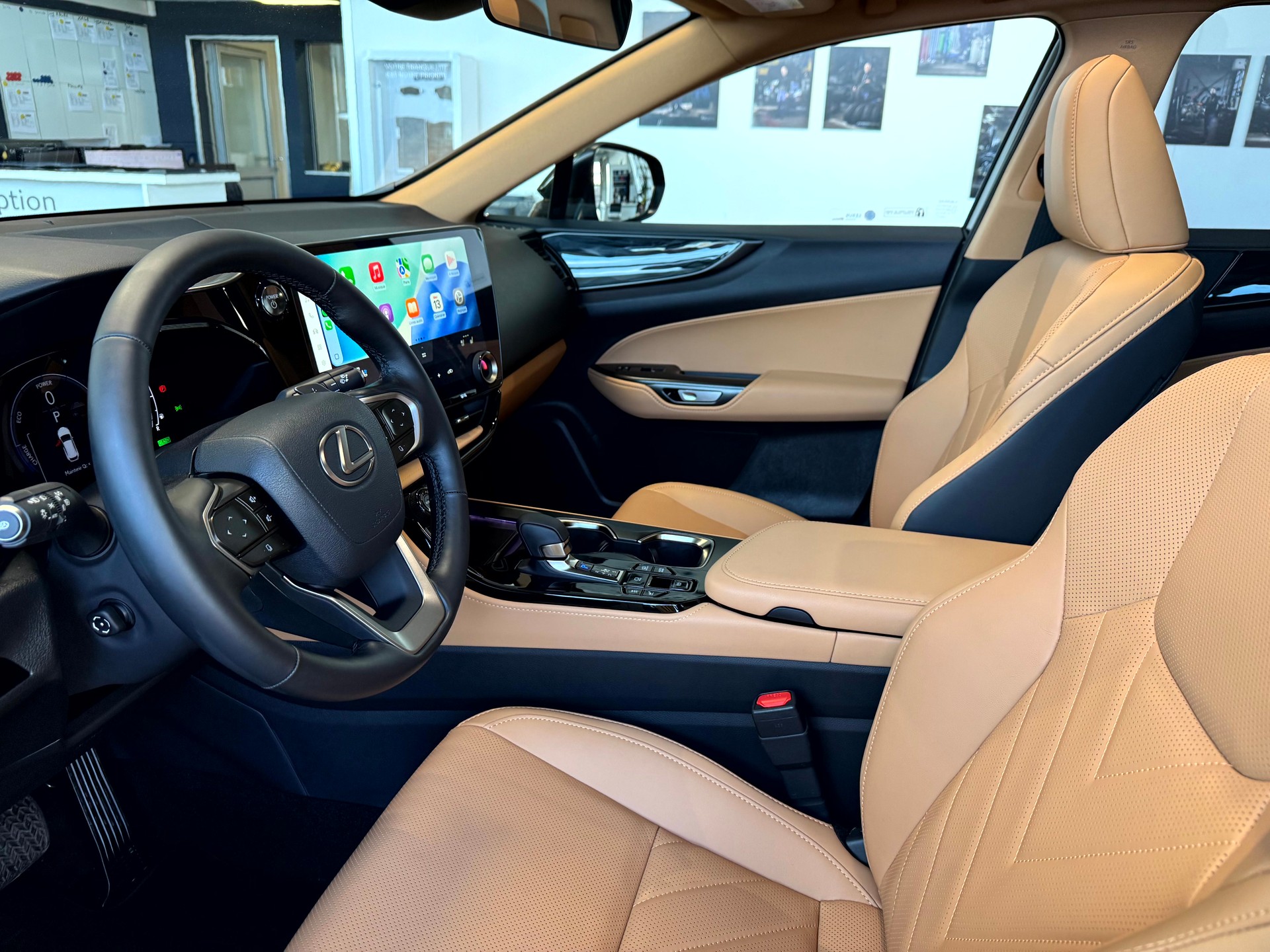 LEXUS NX 450h+ E-FOUR Comfort-image-13