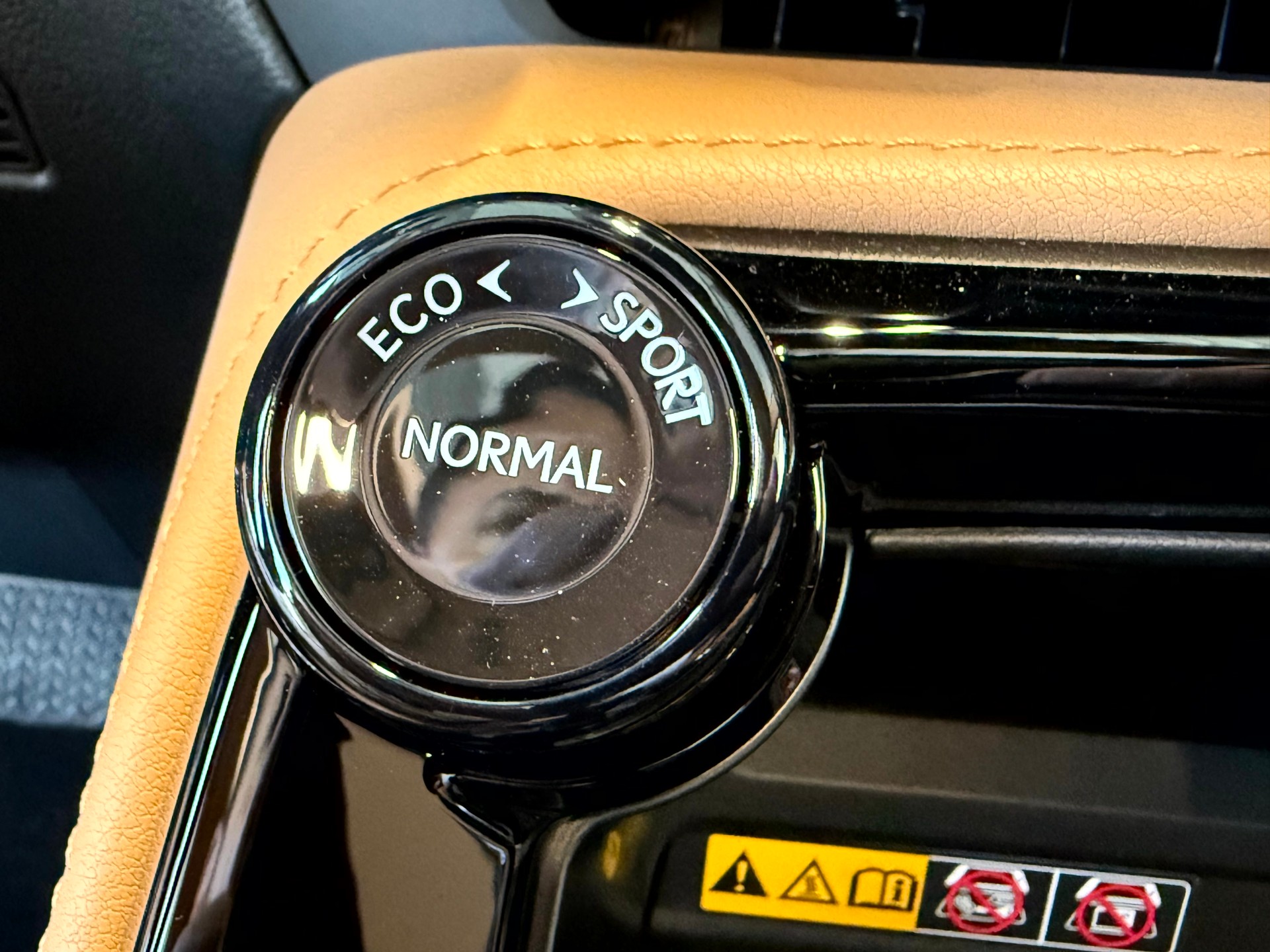 LEXUS NX 450h+ E-FOUR Comfort-image-23