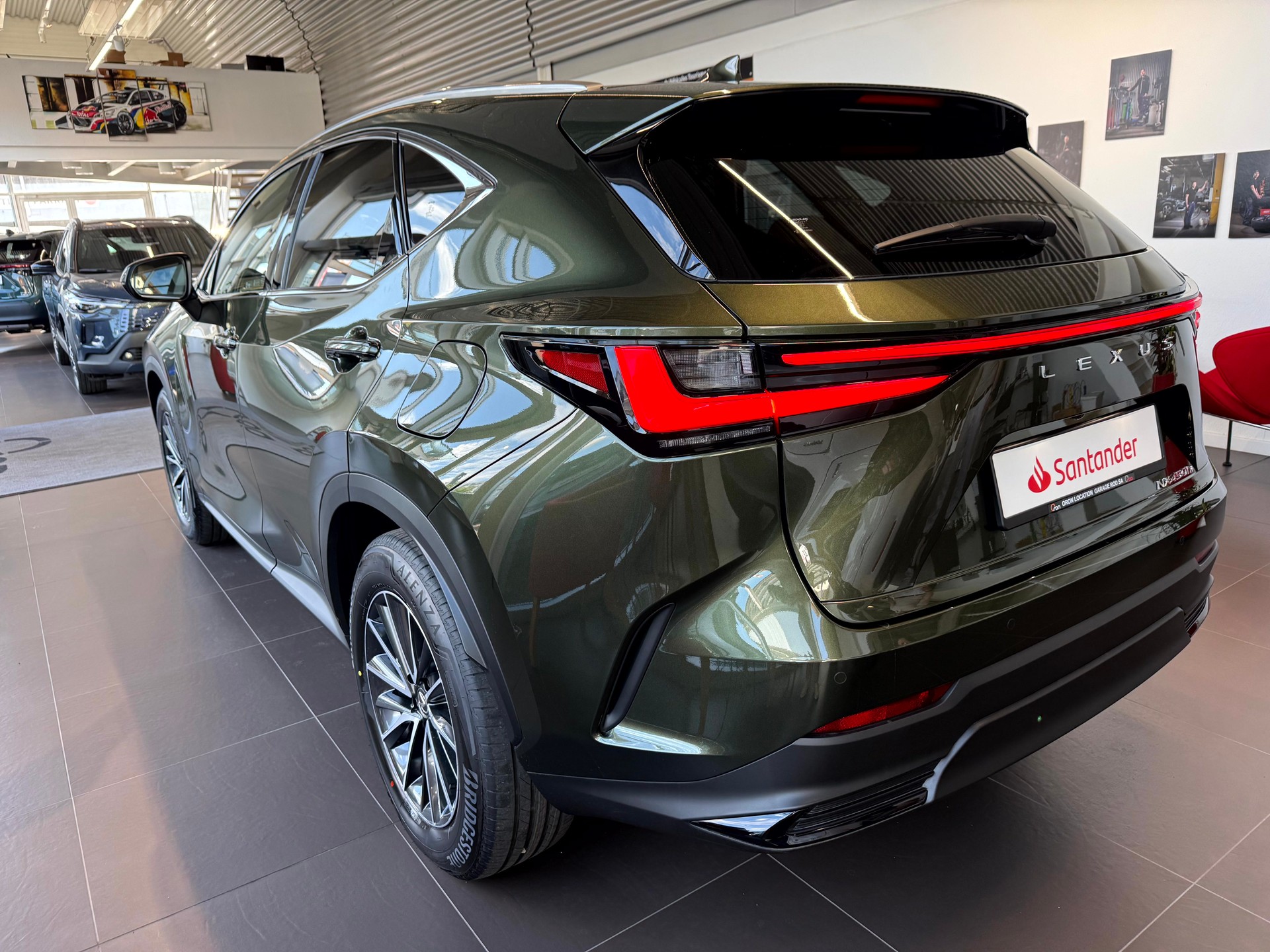 LEXUS NX 450h+ E-FOUR Comfort-image-5