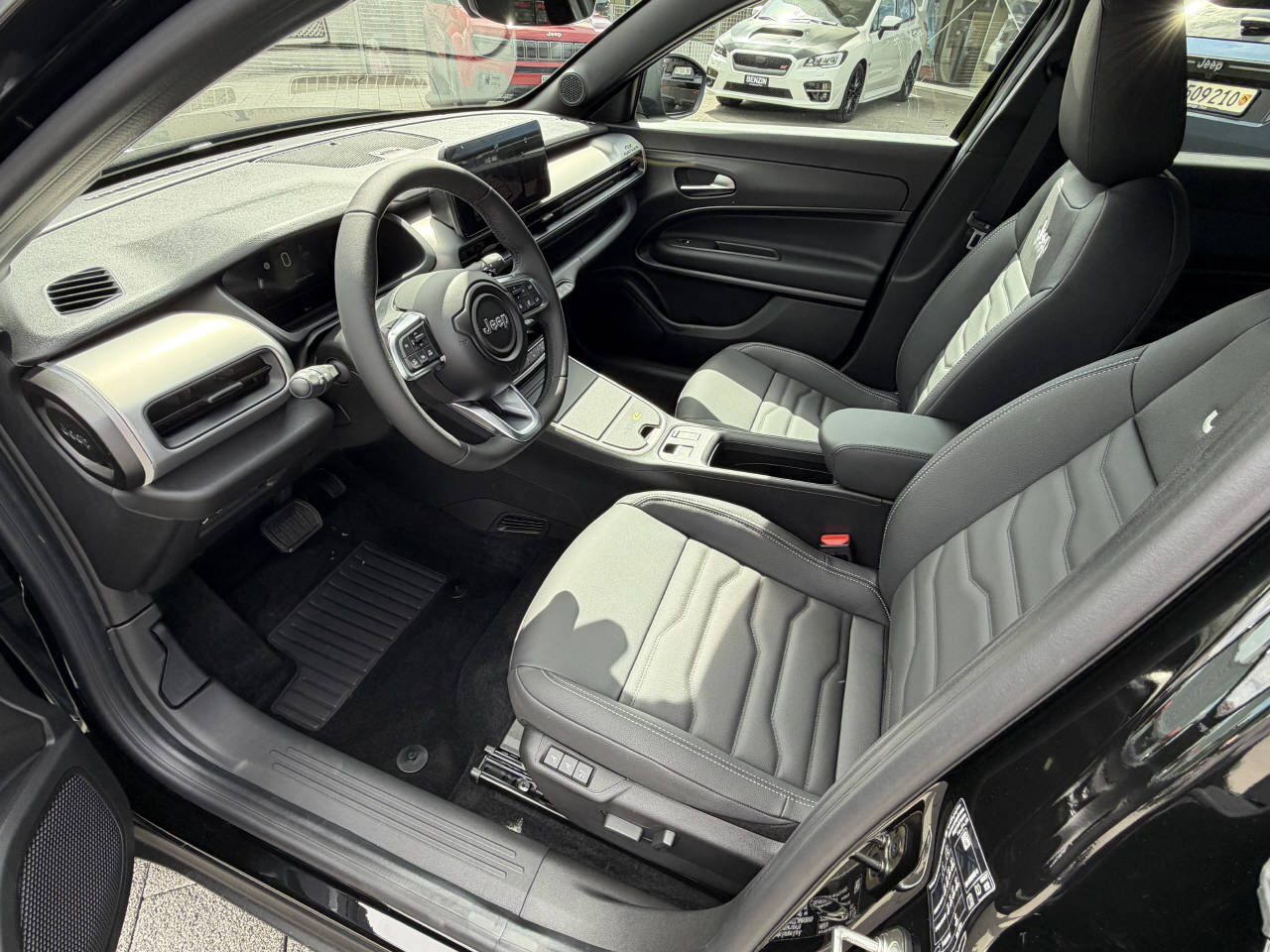 JEEP Avenger 1.2 MHEV Overland 4xe-image-8