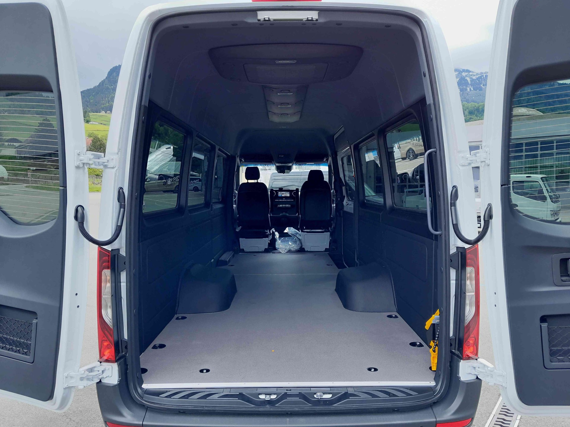 MERCEDES-BENZ Sprinter 519 CDI PRO KA eL 4x4-image-16