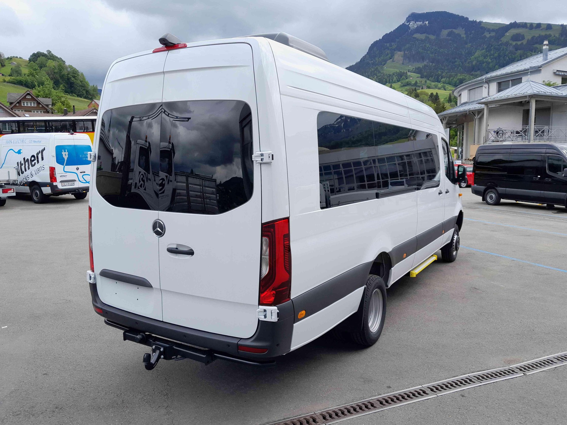 MERCEDES-BENZ Sprinter 519 CDI PRO KA eL 4x4-image-4