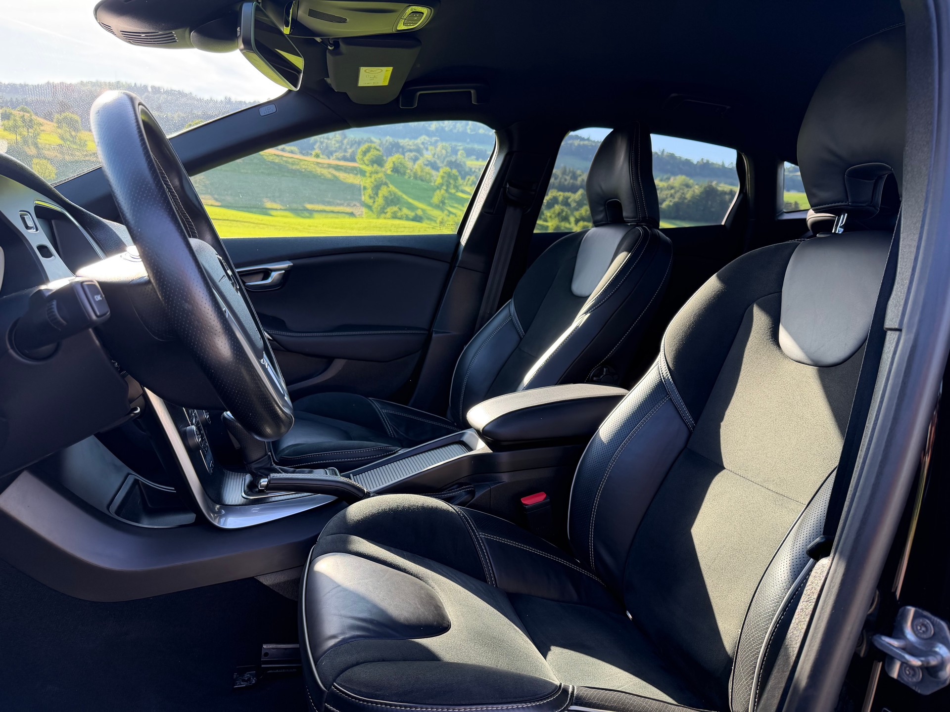 VOLVO V40 D2 R-Design Geartronic-image-9