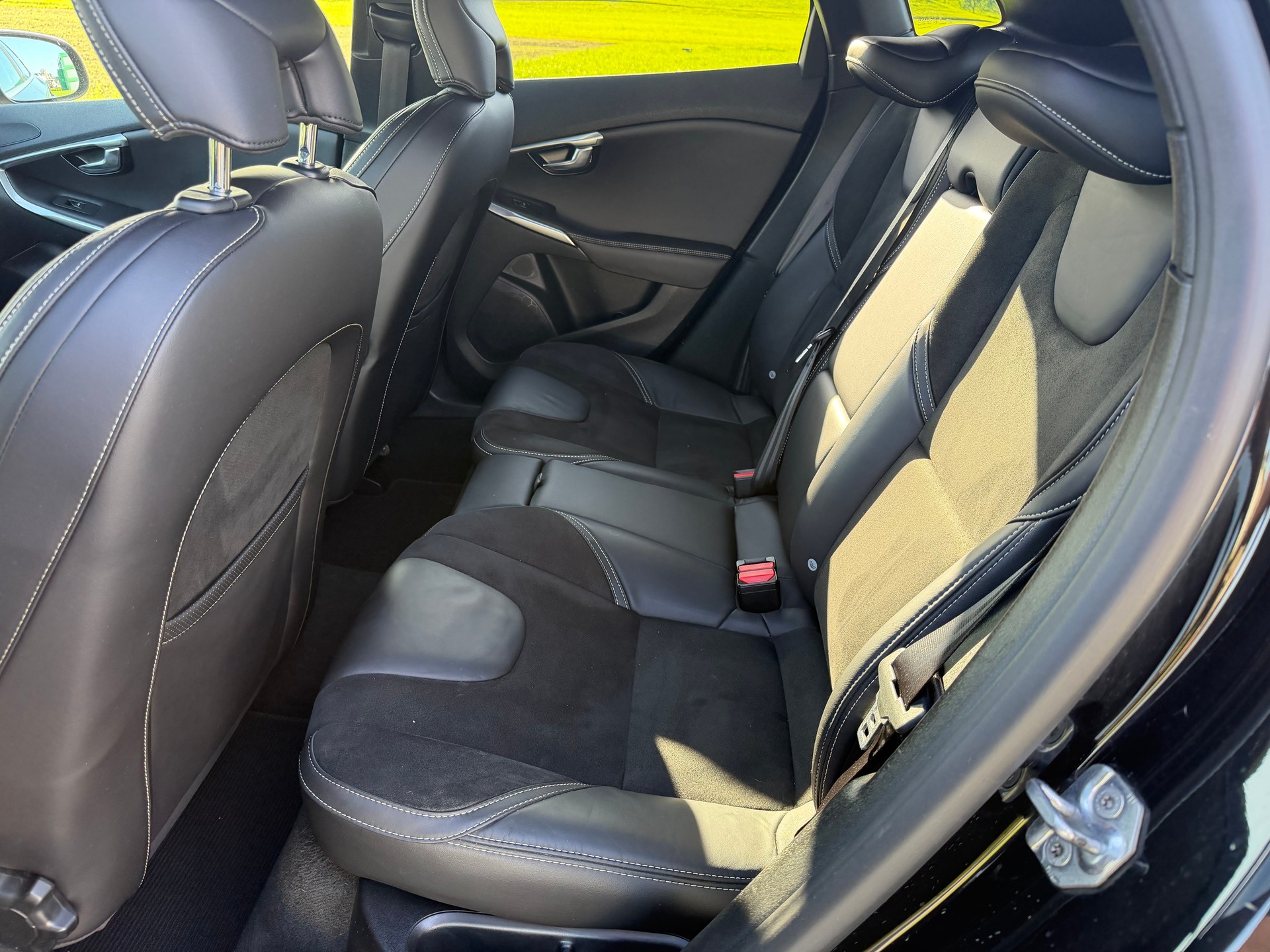 VOLVO V40 D2 R-Design Geartronic-image-10