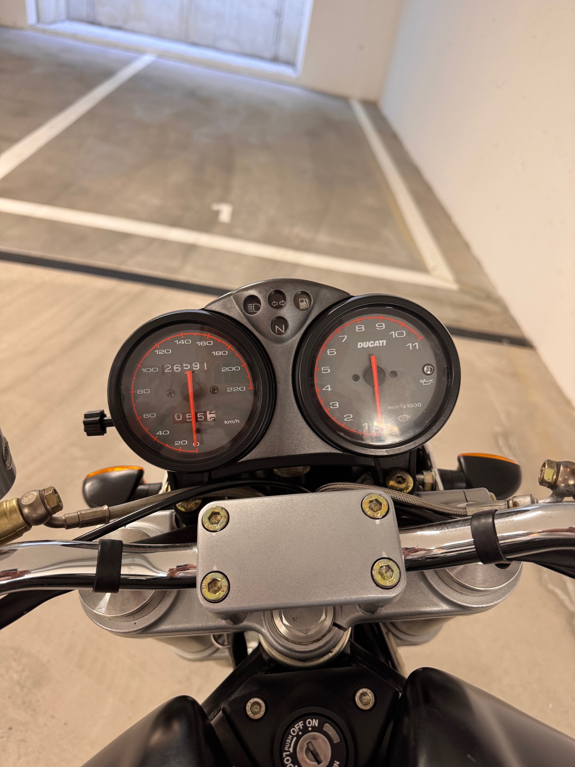 DUCATI Monster 600 Dark-image-4