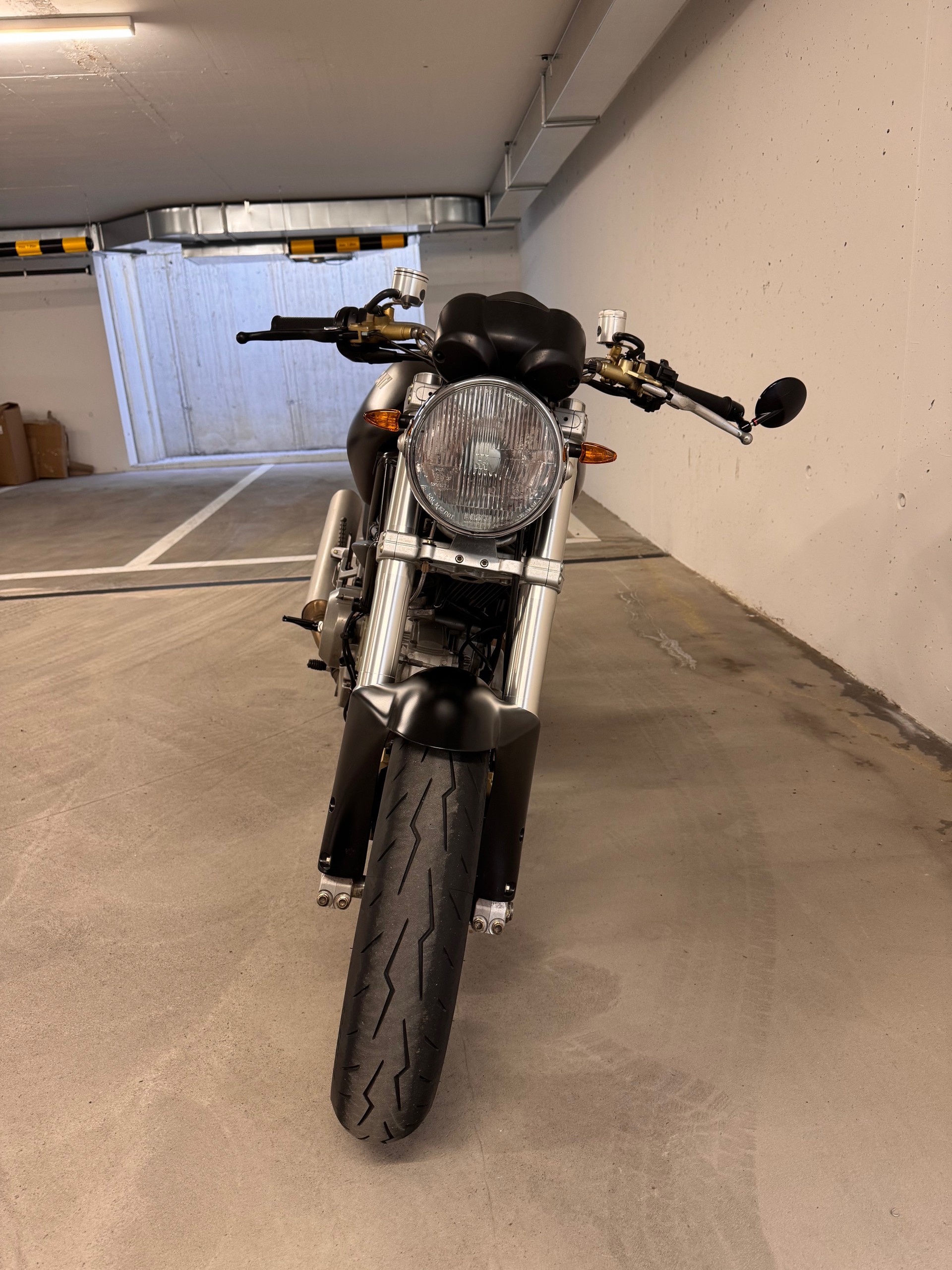 DUCATI Monster 600 Dark-image-1