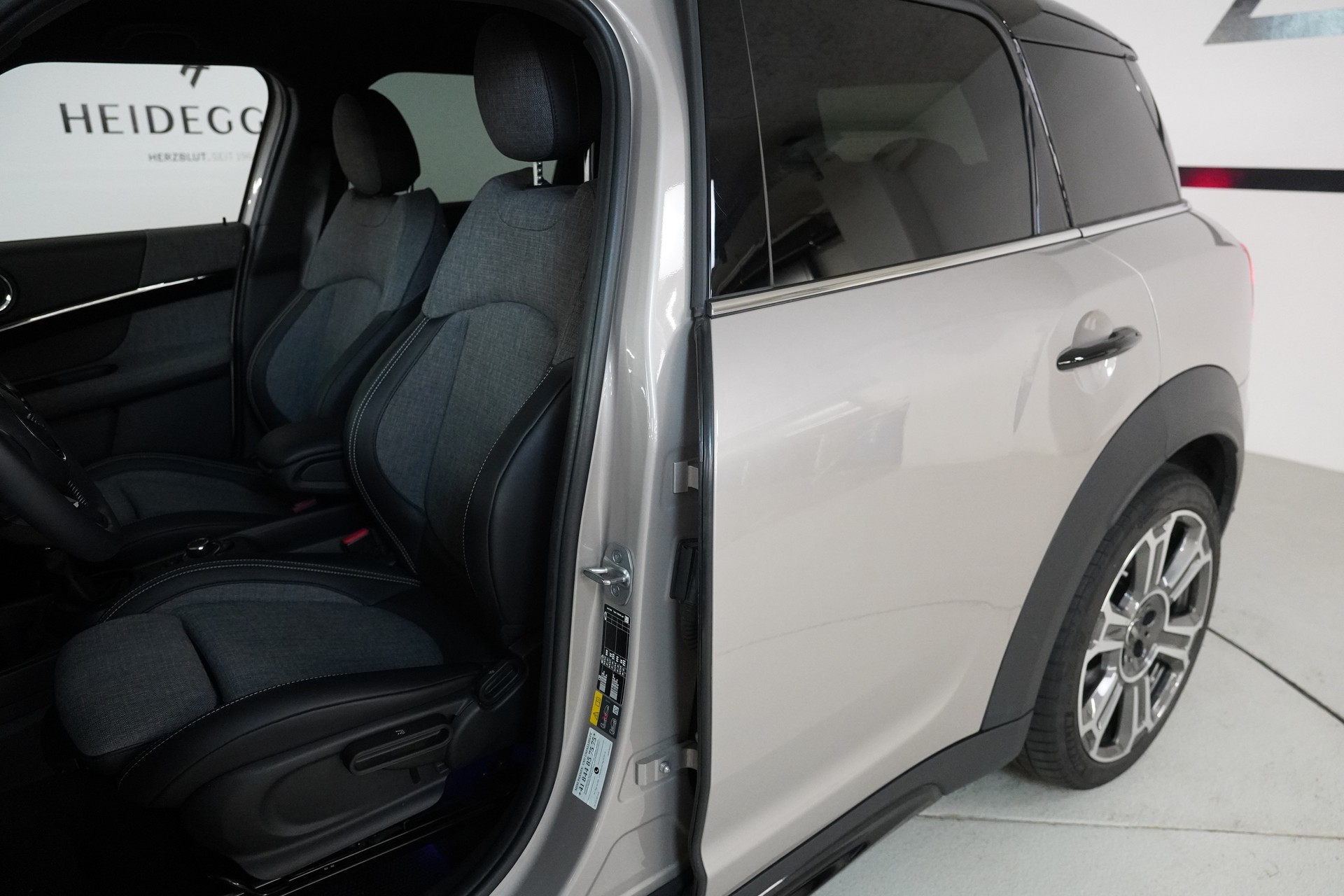 MINI Countryman Cooper SE ALL4 PHEV Steptronic-image-12