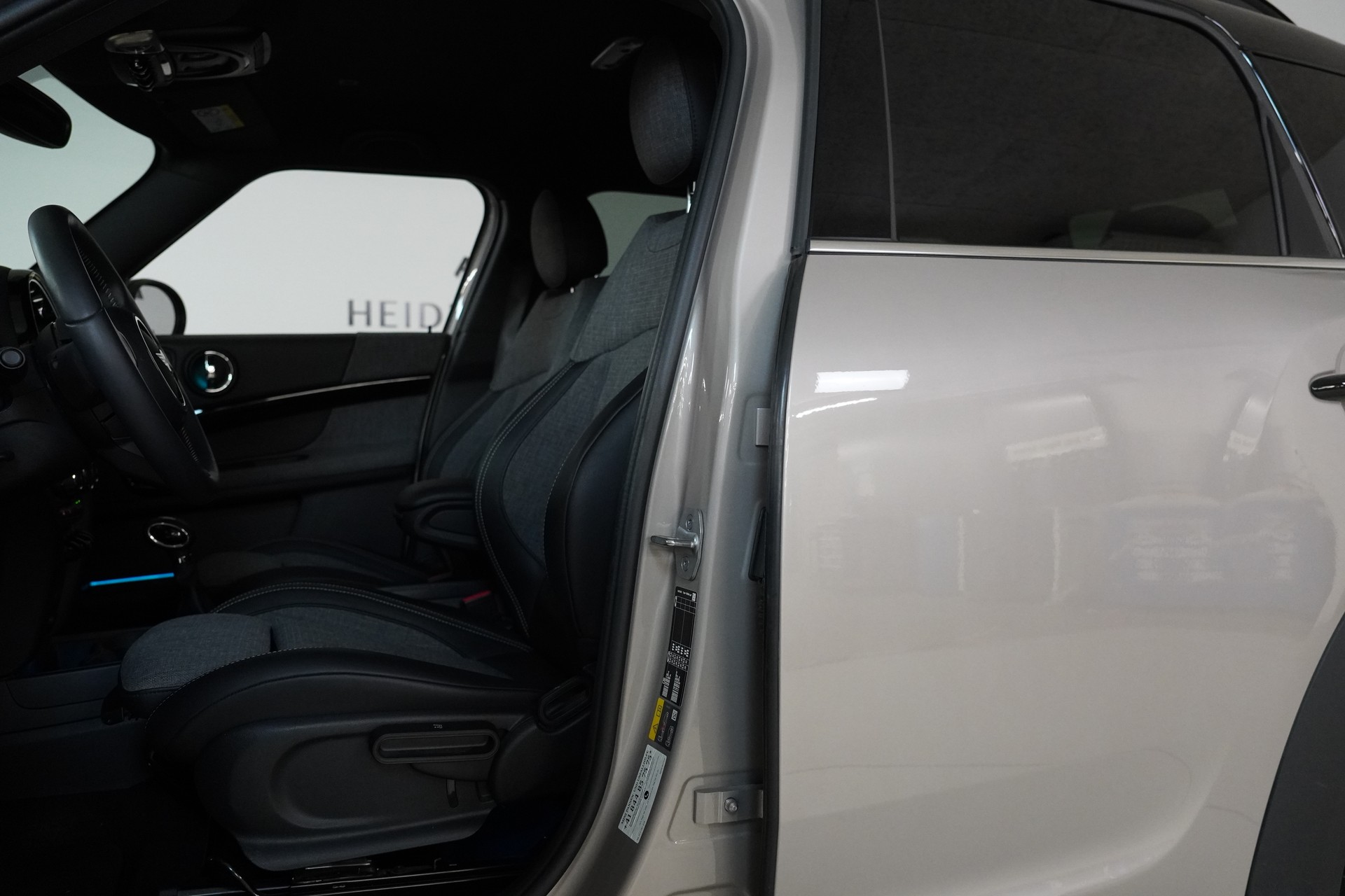 MINI Countryman Cooper SE ALL4 PHEV Steptronic-image-11
