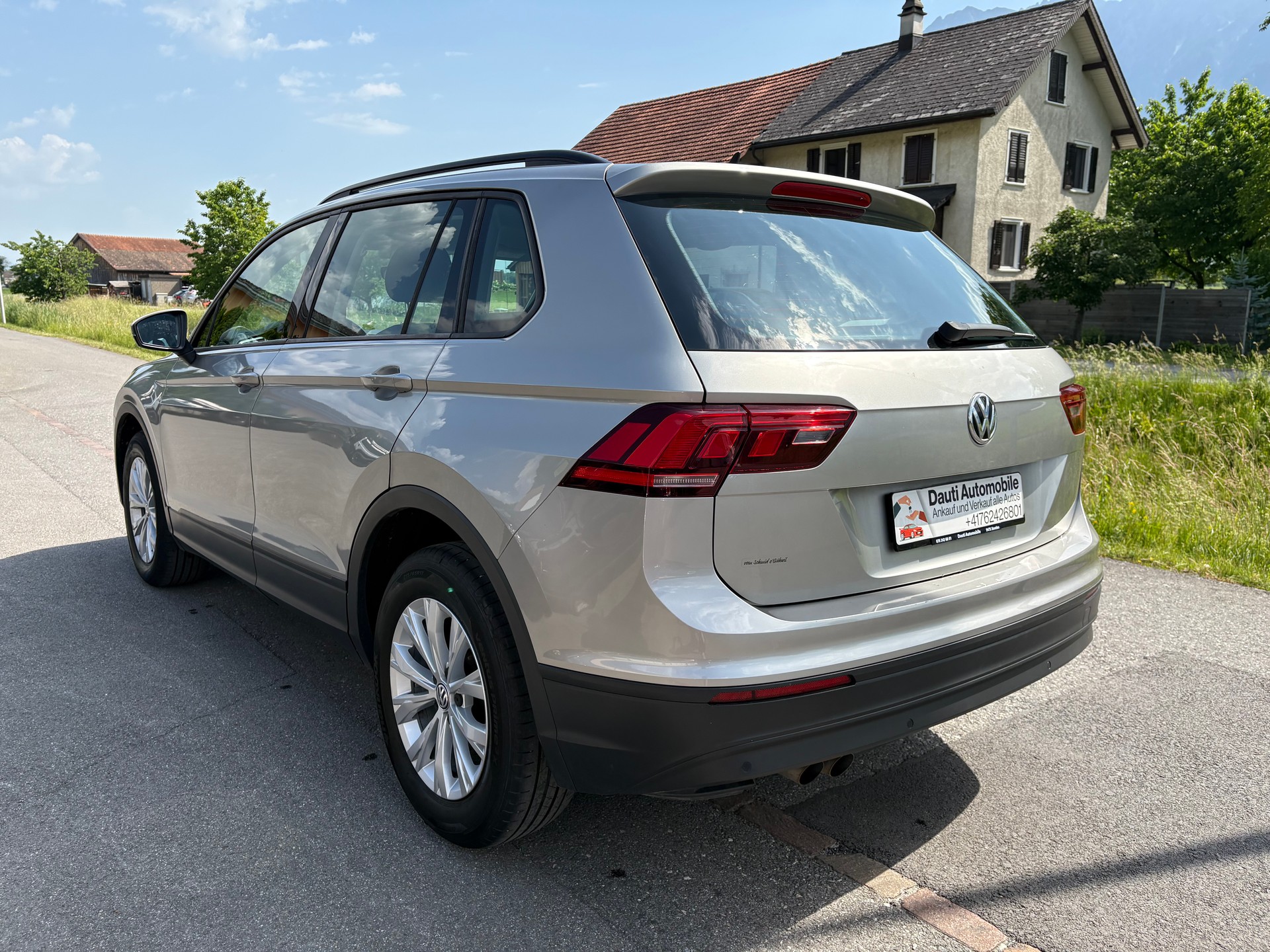 VW Tiguan 2.0 TDI SCR Trendline 4Motion-image-5