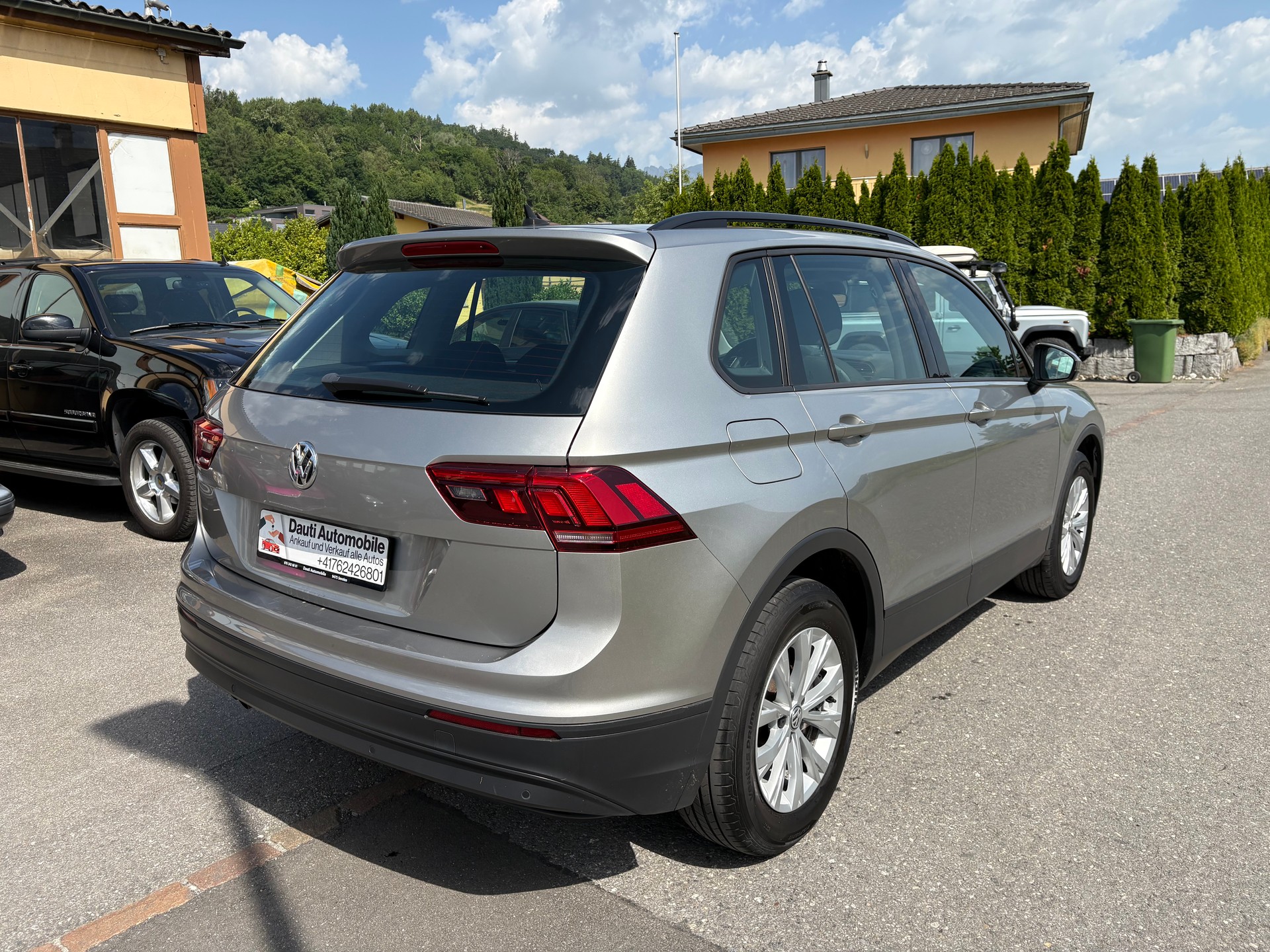 VW Tiguan 2.0 TDI SCR Trendline 4Motion-image-3