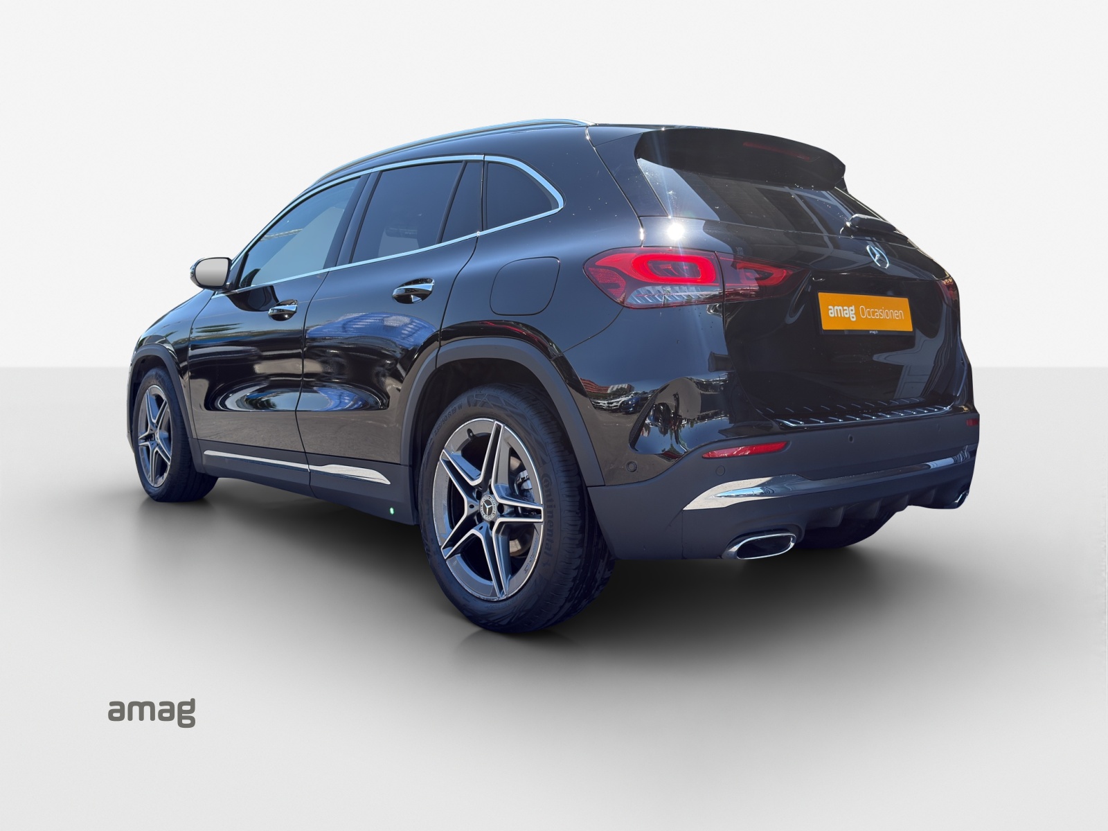 MERCEDES-BENZ GLA 180 AMG Line 7G-DCT-image-2