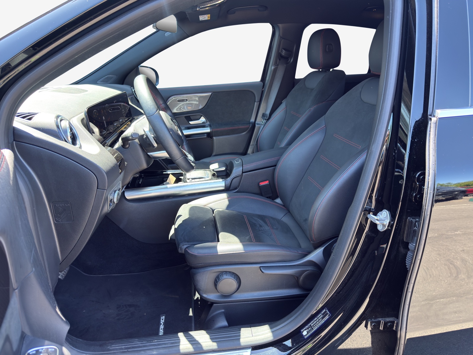 MERCEDES-BENZ GLA 180 AMG Line 7G-DCT-image-7