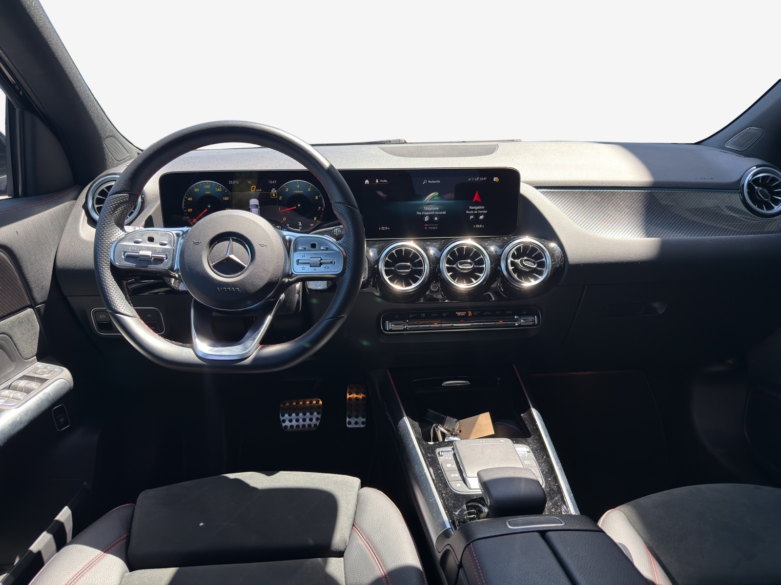 MERCEDES-BENZ GLA 180 AMG Line 7G-DCT-image-8