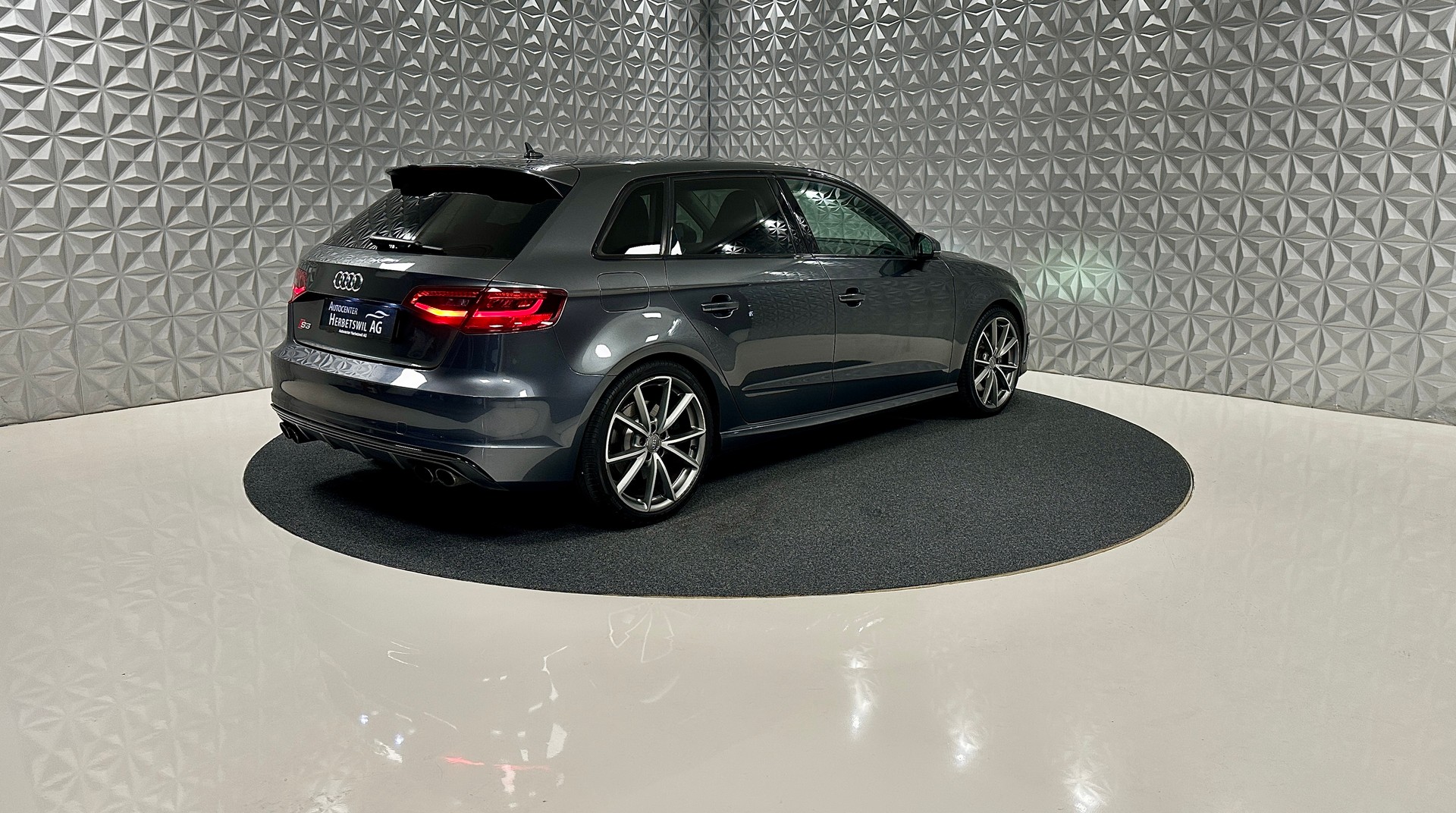 AUDI S3 Sportback 2.0 TFSI quattro S-tronic-image-4