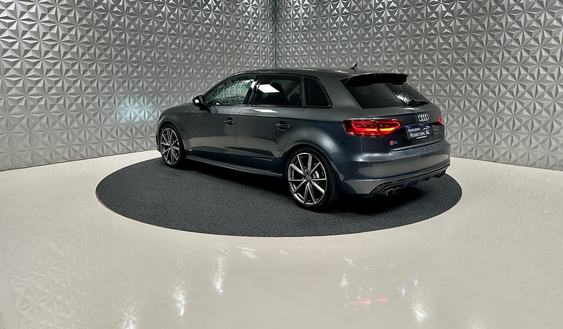 AUDI S3 Sportback 2.0 TFSI quattro S-tronic-image-6