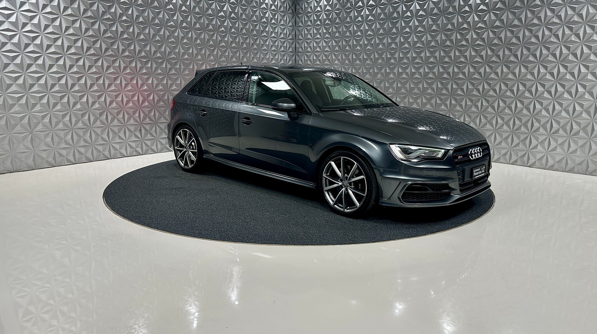 AUDI S3 Sportback 2.0 TFSI quattro S-tronic-showroom-element-2