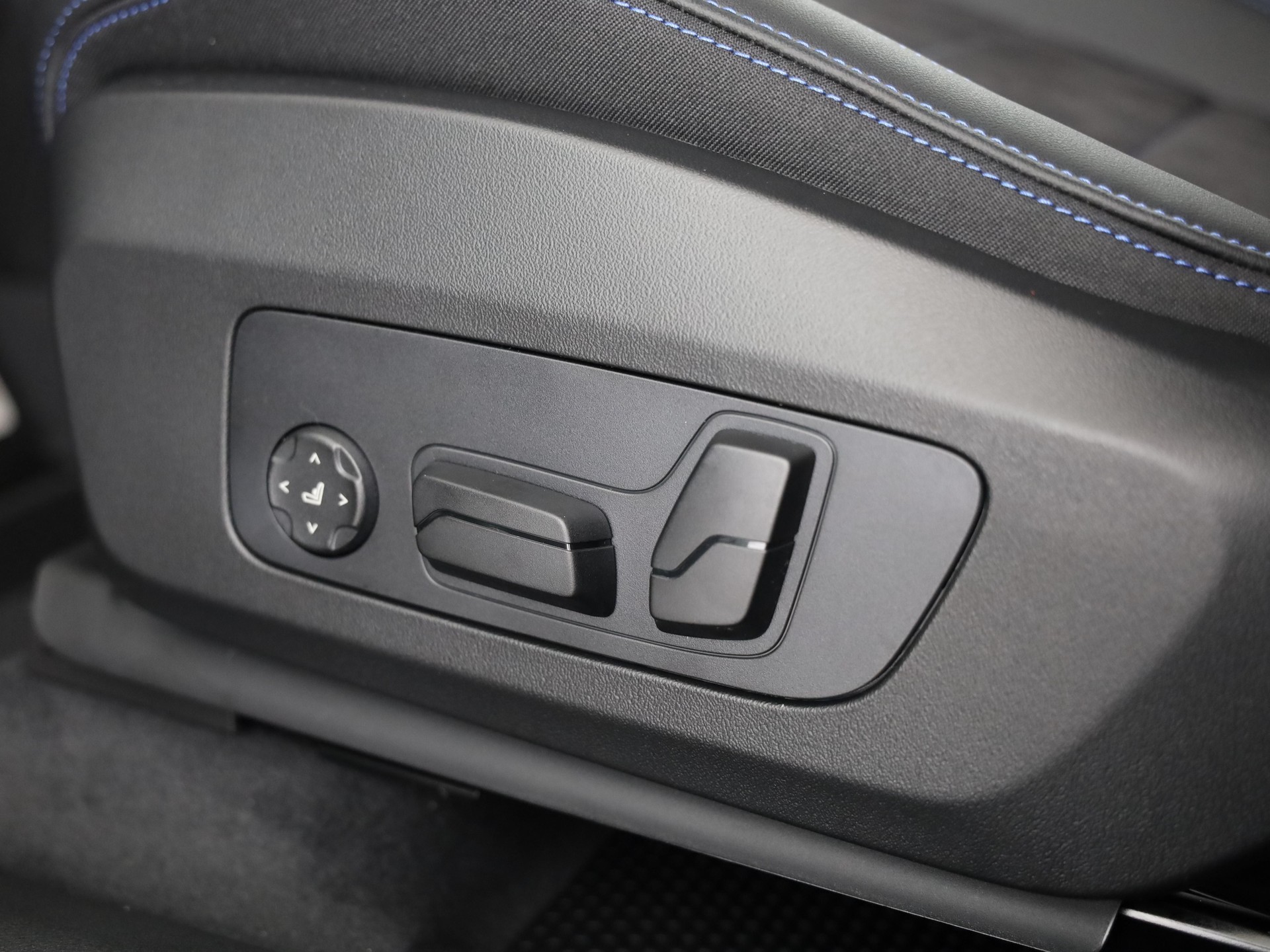 BMW 223d xDrive SDKG Active Tourer-image-12