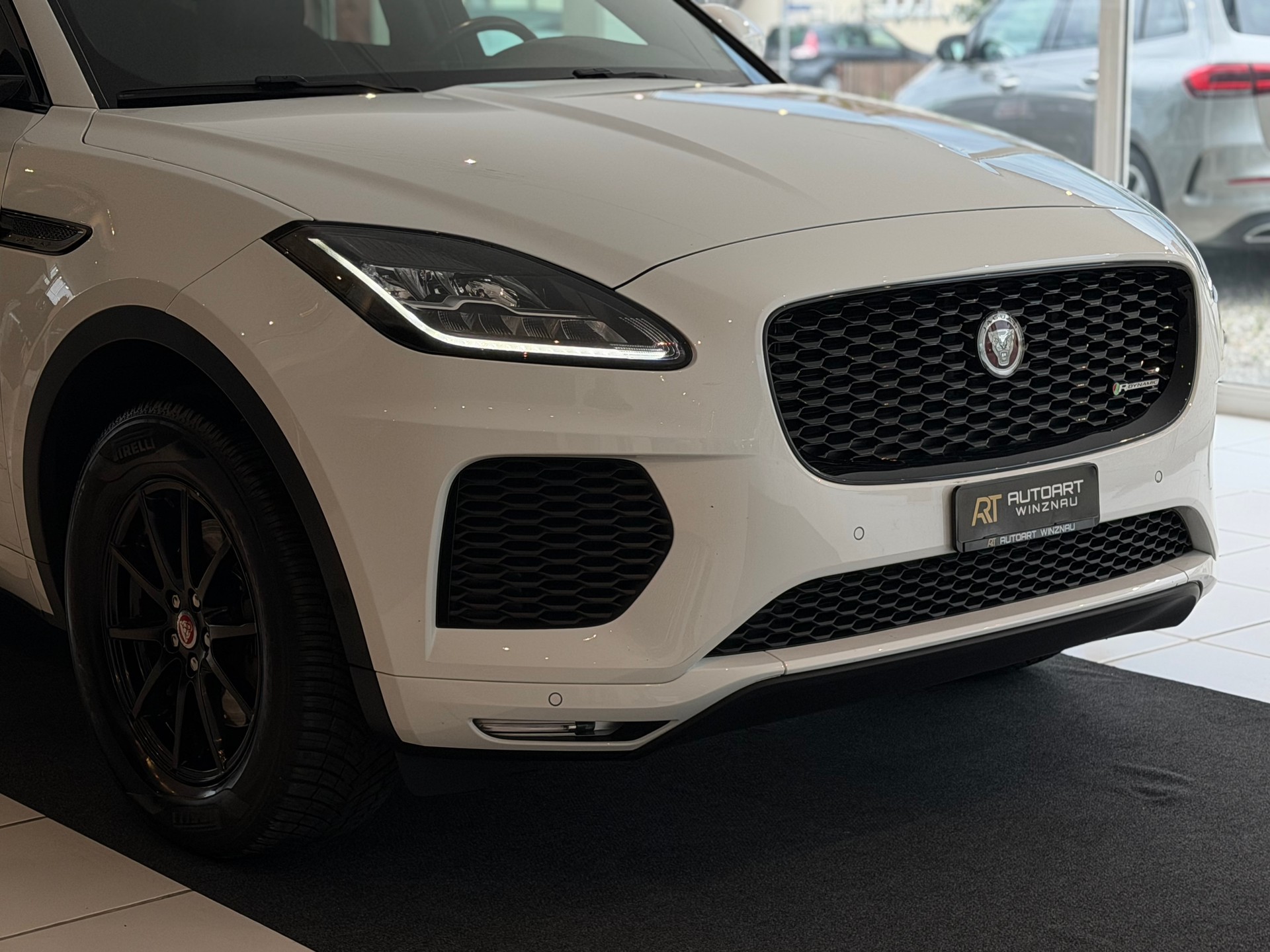 JAGUAR E-Pace 2.0 P250 R-Dynamic SE AWD Automatik **Frisch ab MFK & Service**-showroom-element-3