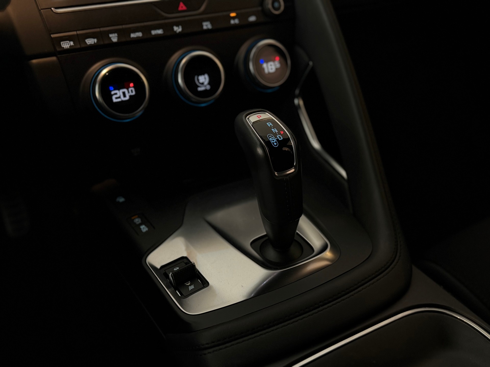 JAGUAR E-Pace 2.0 P250 R-Dynamic SE AWD Automatik **Frisch ab MFK & Service**-image-14