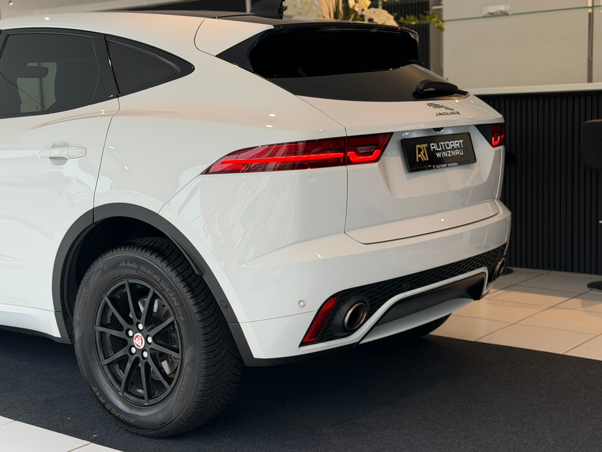 JAGUAR E-Pace 2.0 P250 R-Dynamic SE AWD Automatik **Frisch ab MFK & Service**-image-8