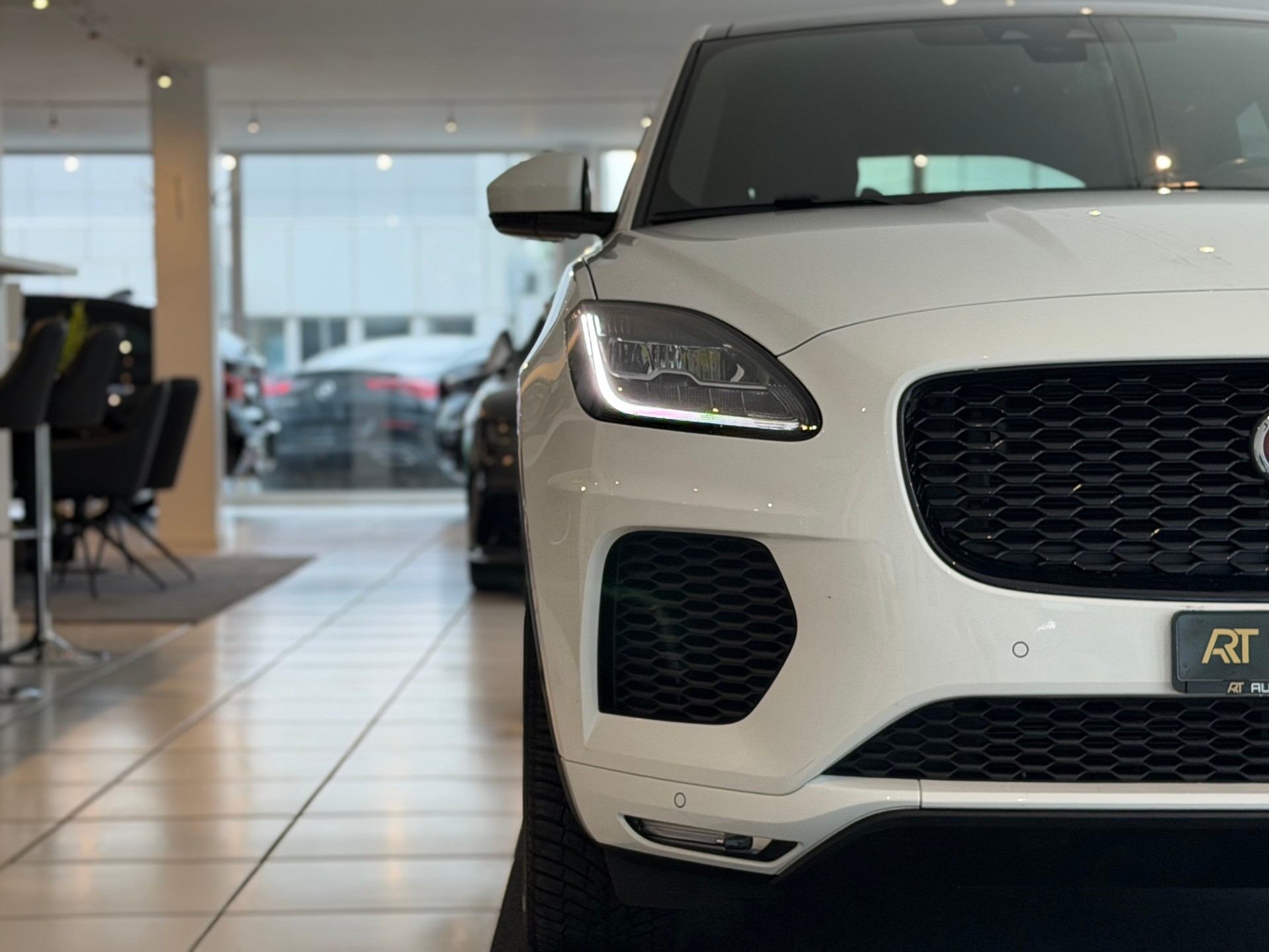 JAGUAR E-Pace 2.0 P250 R-Dynamic SE AWD Automatik **Frisch ab MFK & Service**-image-28