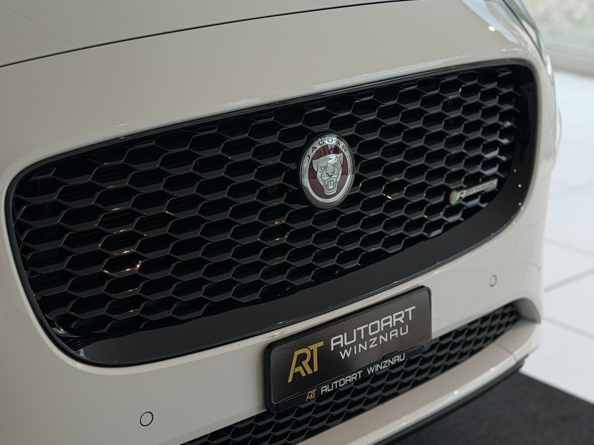 JAGUAR E-Pace 2.0 P250 R-Dynamic SE AWD Automatik **Frisch ab MFK & Service**-image-30