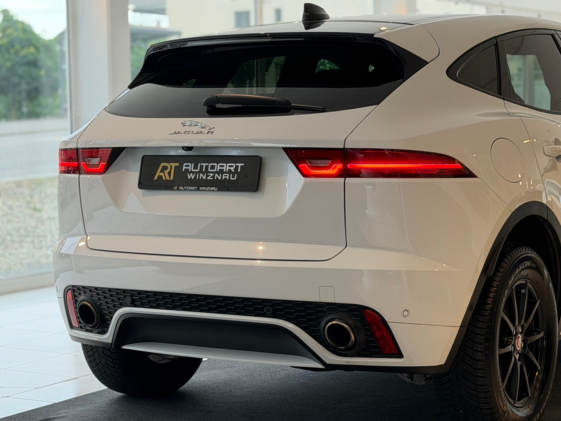 JAGUAR E-Pace 2.0 P250 R-Dynamic SE AWD Automatik **Frisch ab MFK & Service**-image-6