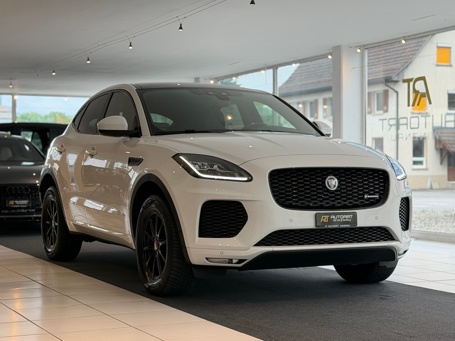 JAGUAR E-Pace 2.0 P250 R-Dynamic SE AWD Automatik **Frisch ab MFK & Service**-showroom-element-2