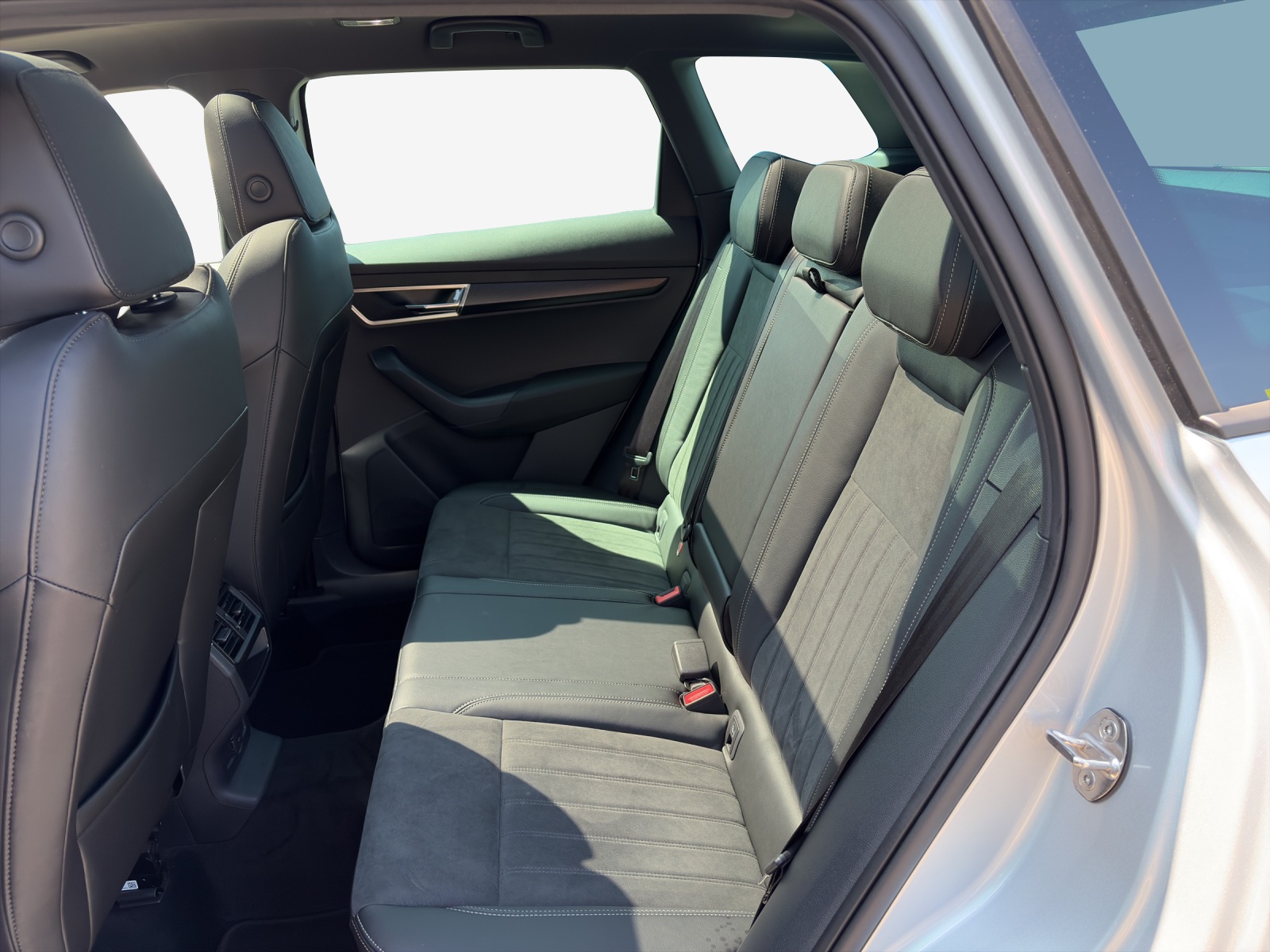 SKODA Karoq 2.0 TSI SportLine 4x4 DSG-image-10