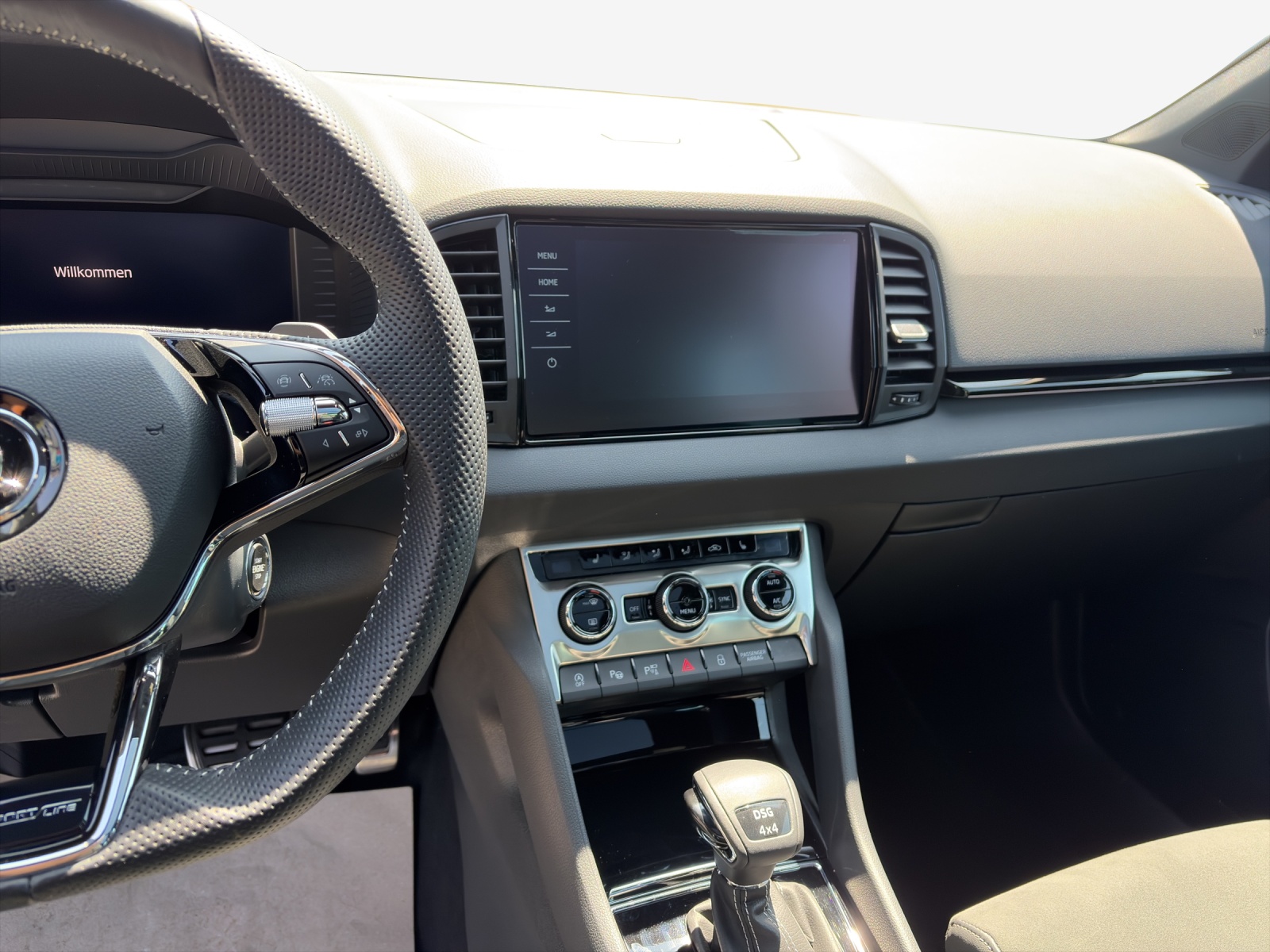 SKODA Karoq 2.0 TSI SportLine 4x4 DSG-image-9