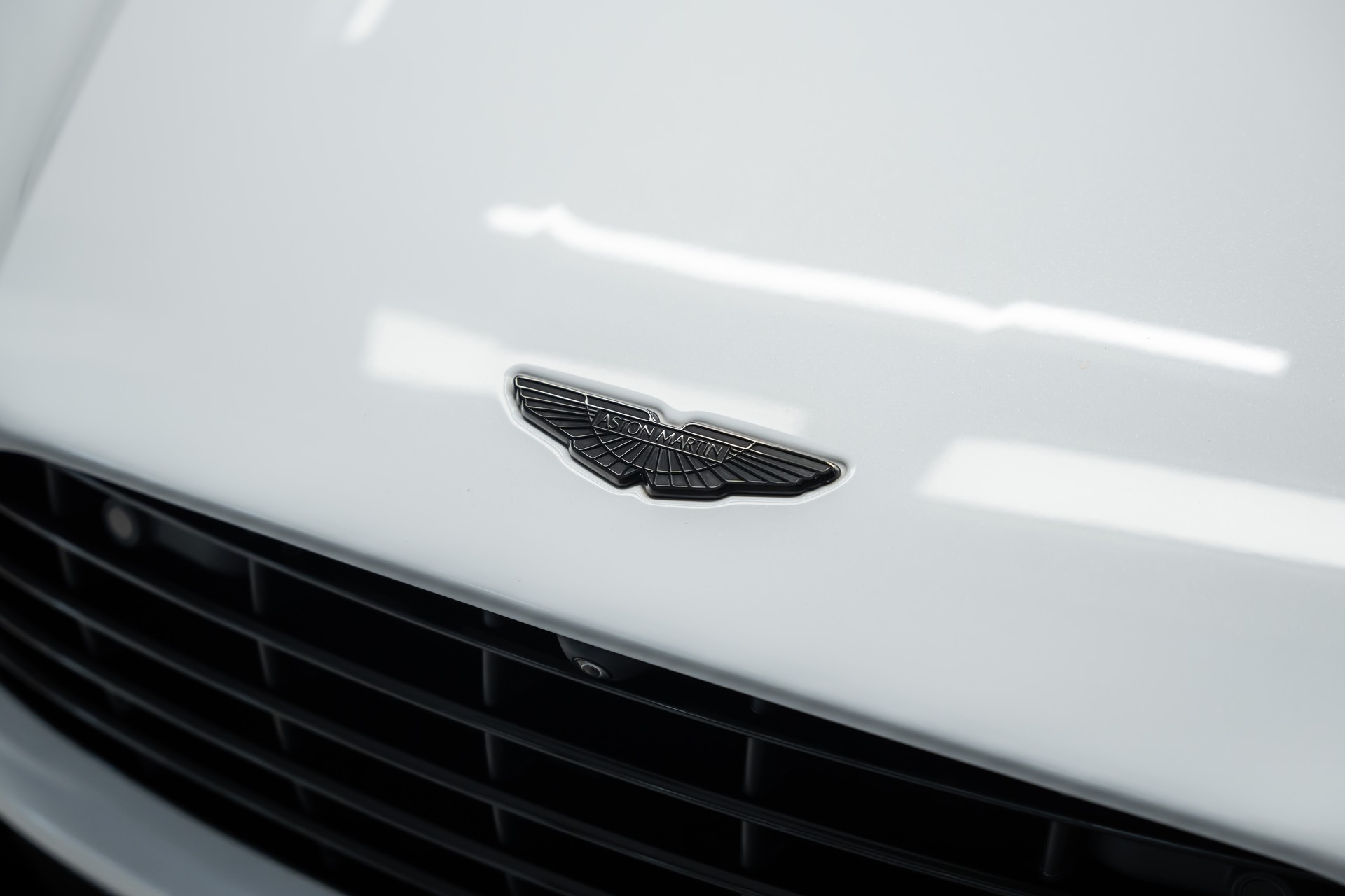ASTON MARTIN DB11 V8 Volante Touchtronic 3 *Timeless Garantie*Sitzbelüftung*Alcantara*360°*-image-6