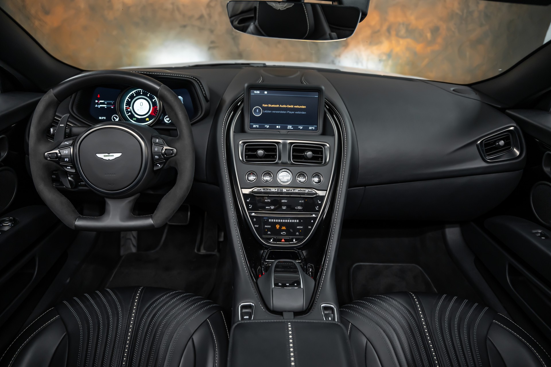 ASTON MARTIN DB11 V8 Volante Touchtronic 3 *Timeless Garantie*Sitzbelüftung*Alcantara*360°*-image-20