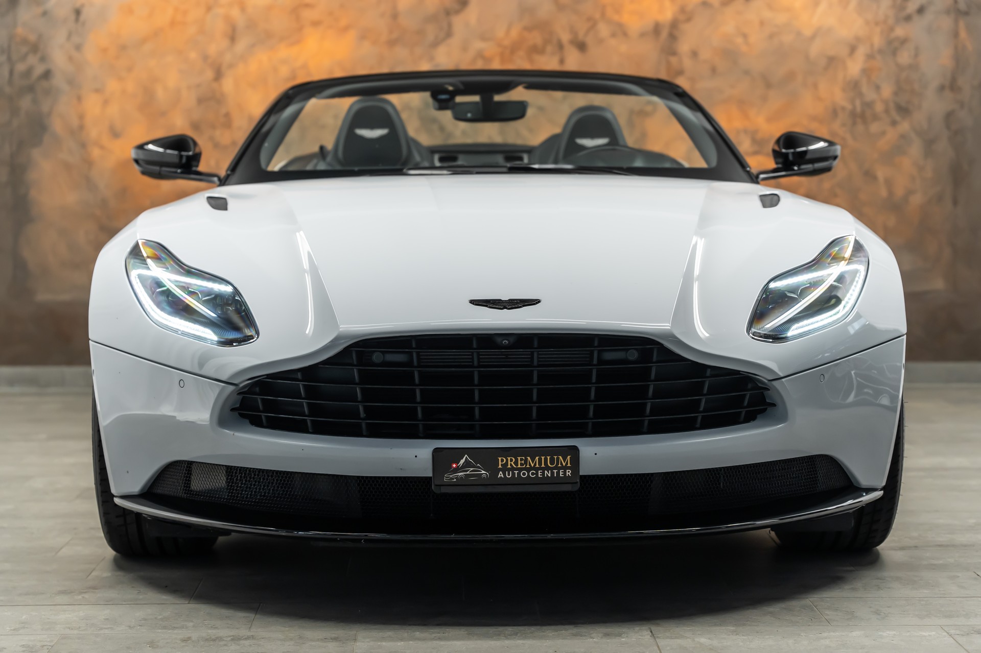 ASTON MARTIN DB11 V8 Volante Touchtronic 3 *Timeless Garantie*Sitzbelüftung*Alcantara*360°*-image-5