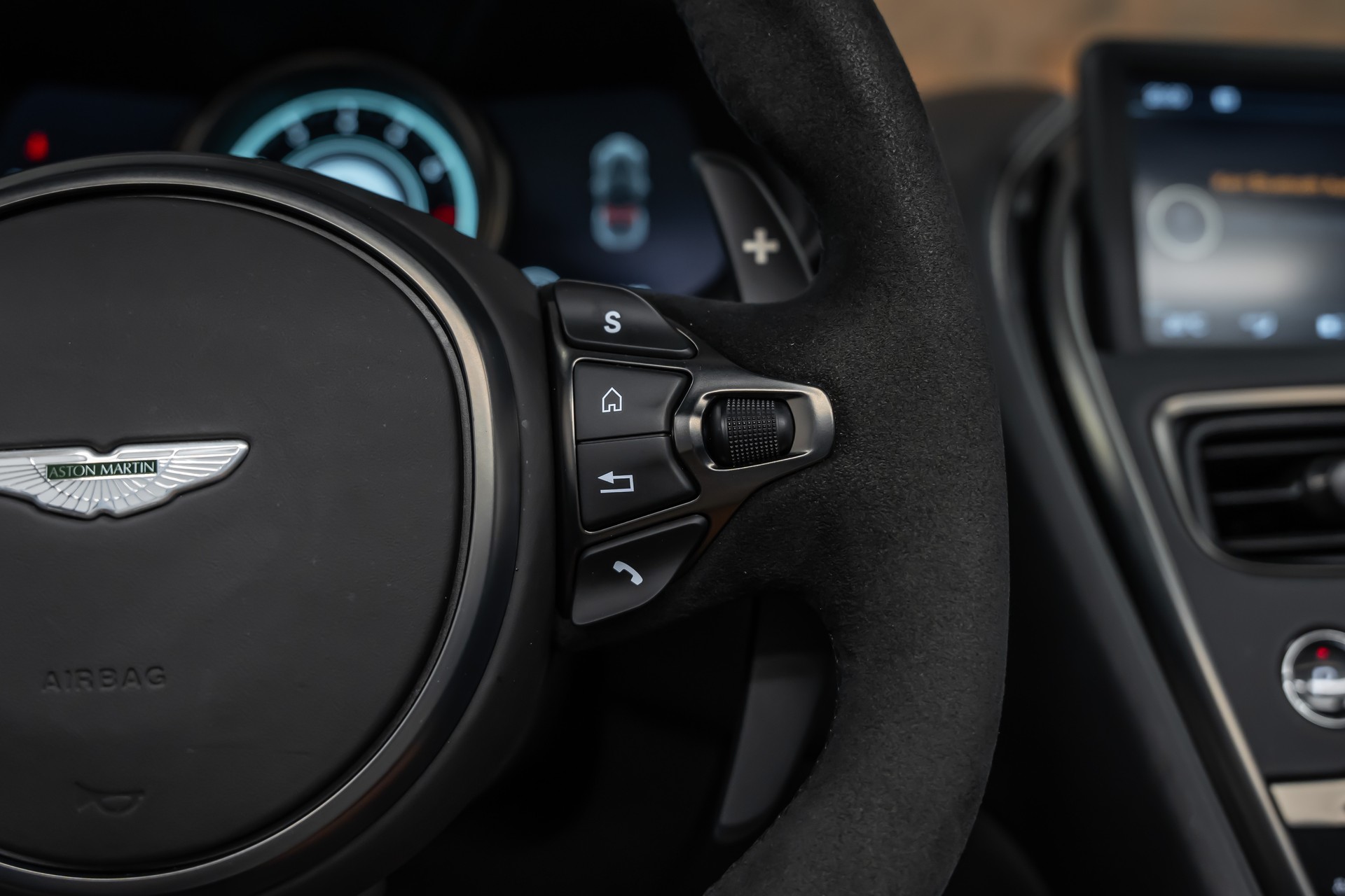 ASTON MARTIN DB11 V8 Volante Touchtronic 3 *Timeless Garantie*Sitzbelüftung*Alcantara*360°*-image-23